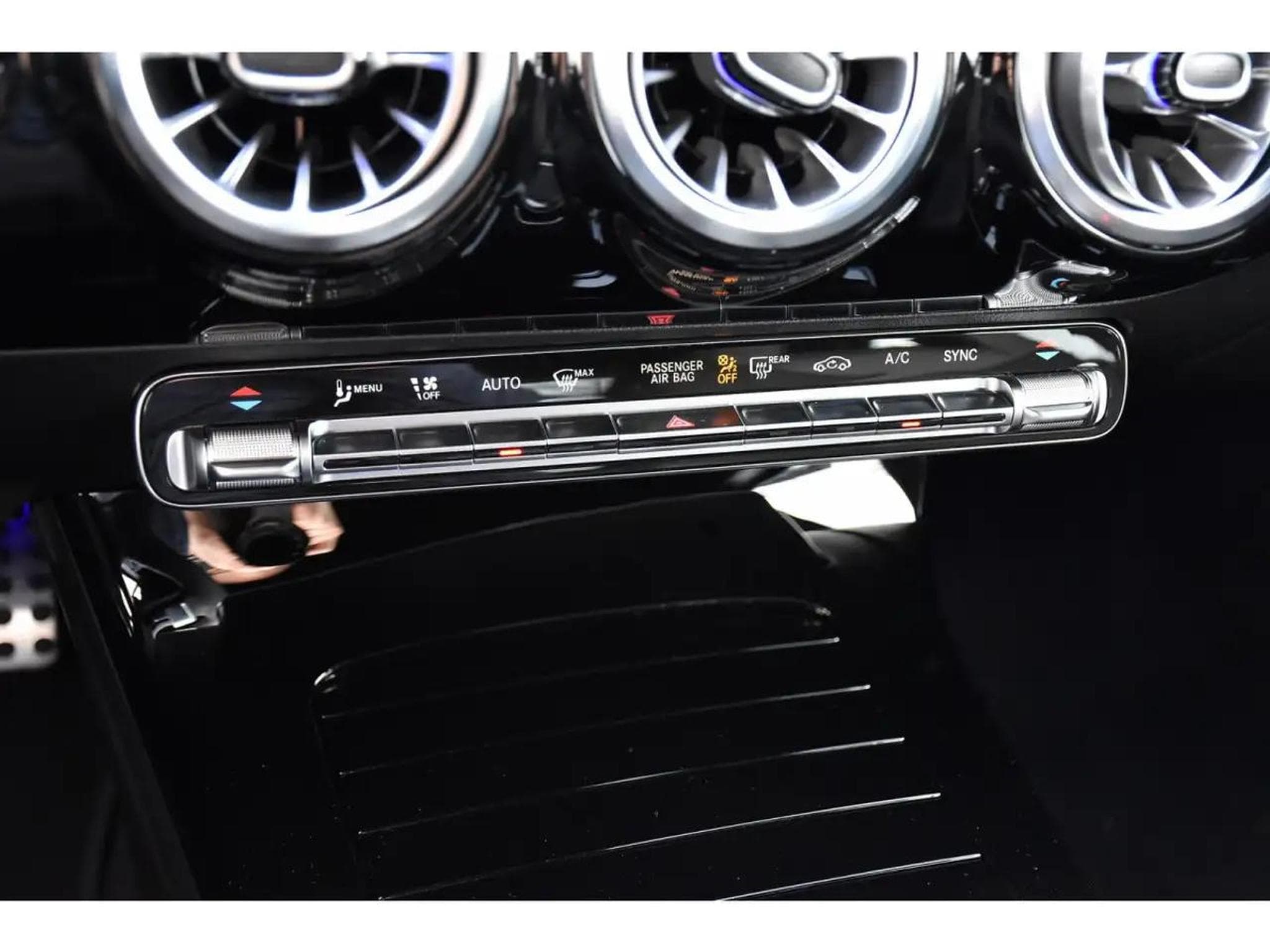 Mercedes GLA 200 (2025) - Photo 19