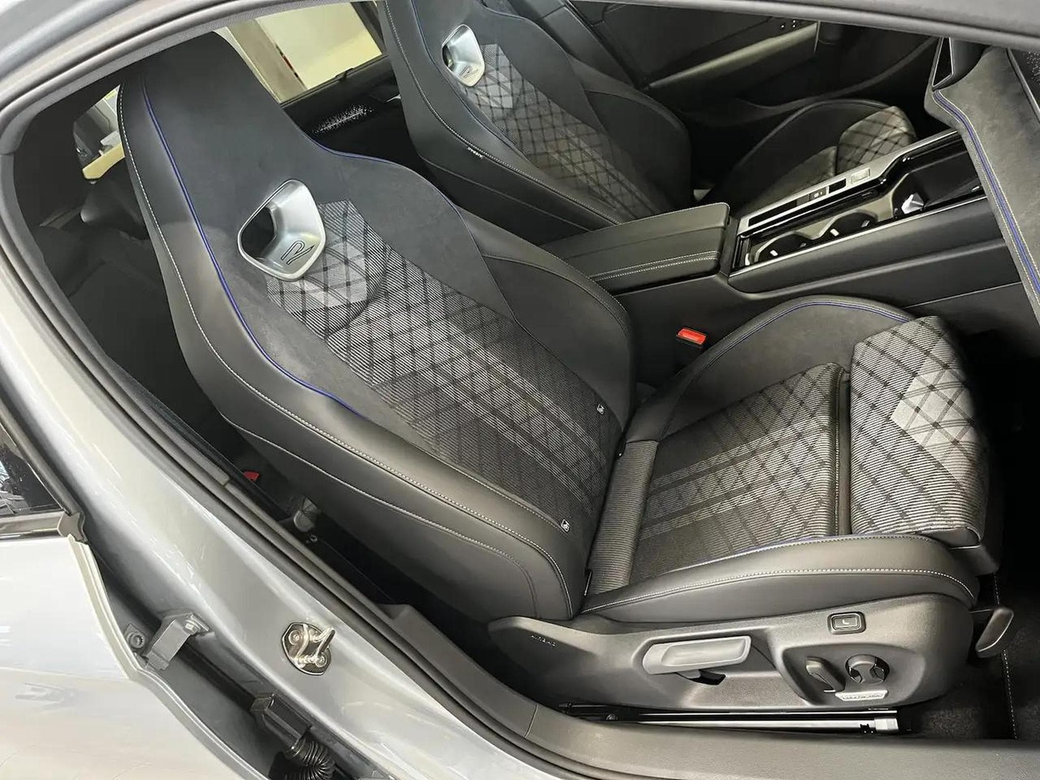 VW Passat (2025) - Photo 17