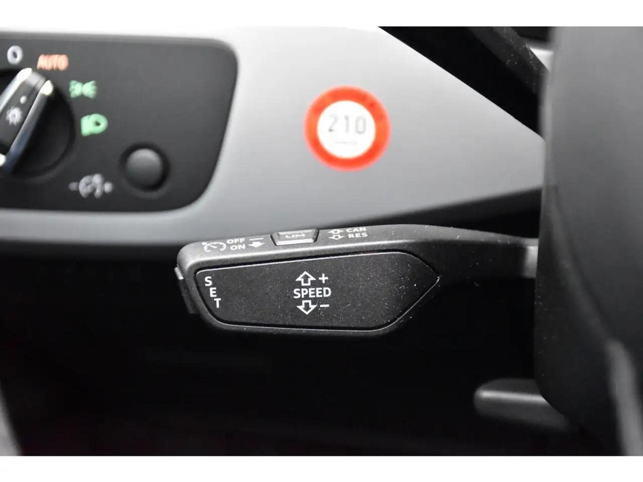 Audi A4 (2024) - Photo 19