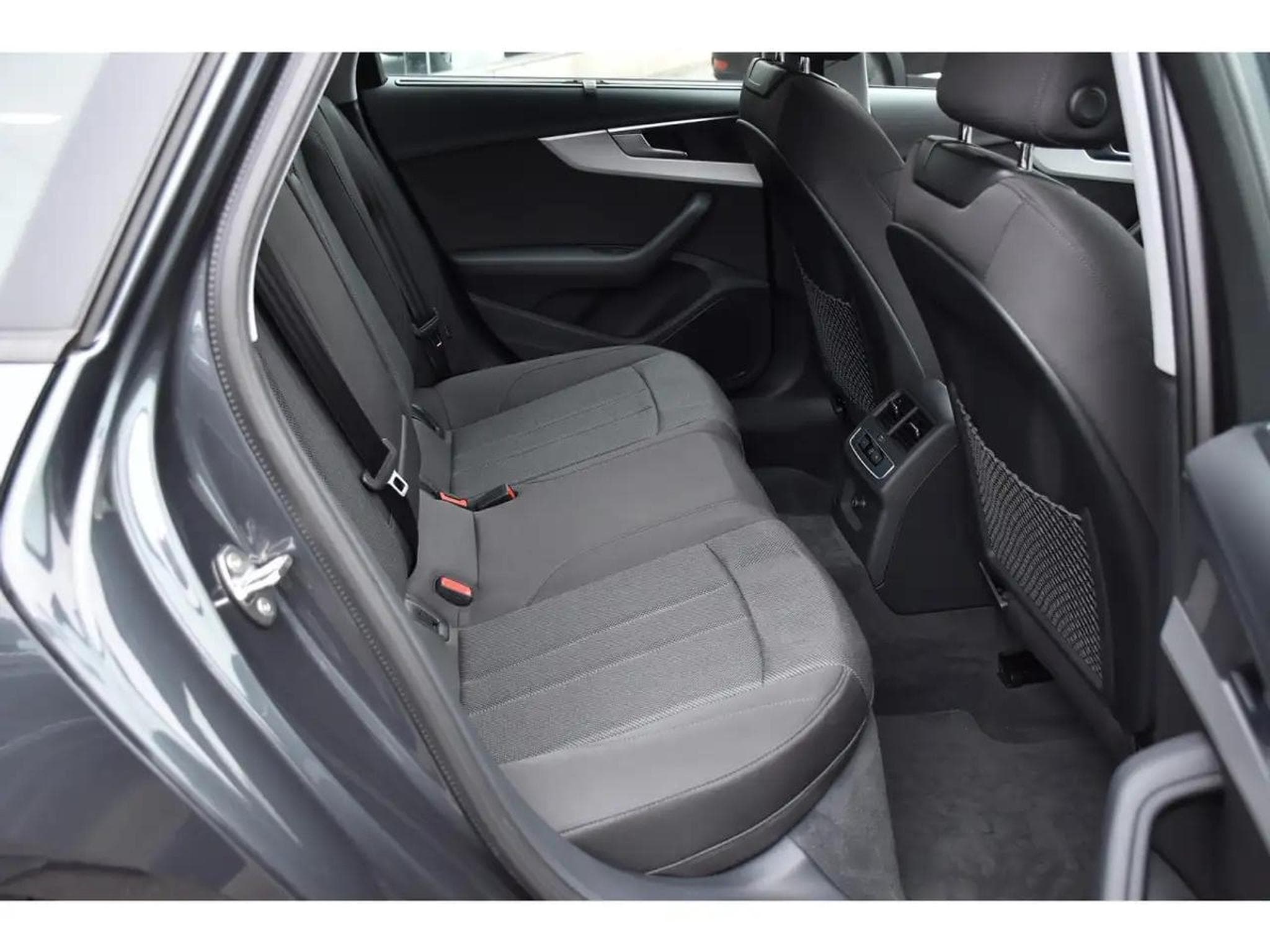 Audi A4 (2024) - Photo 8