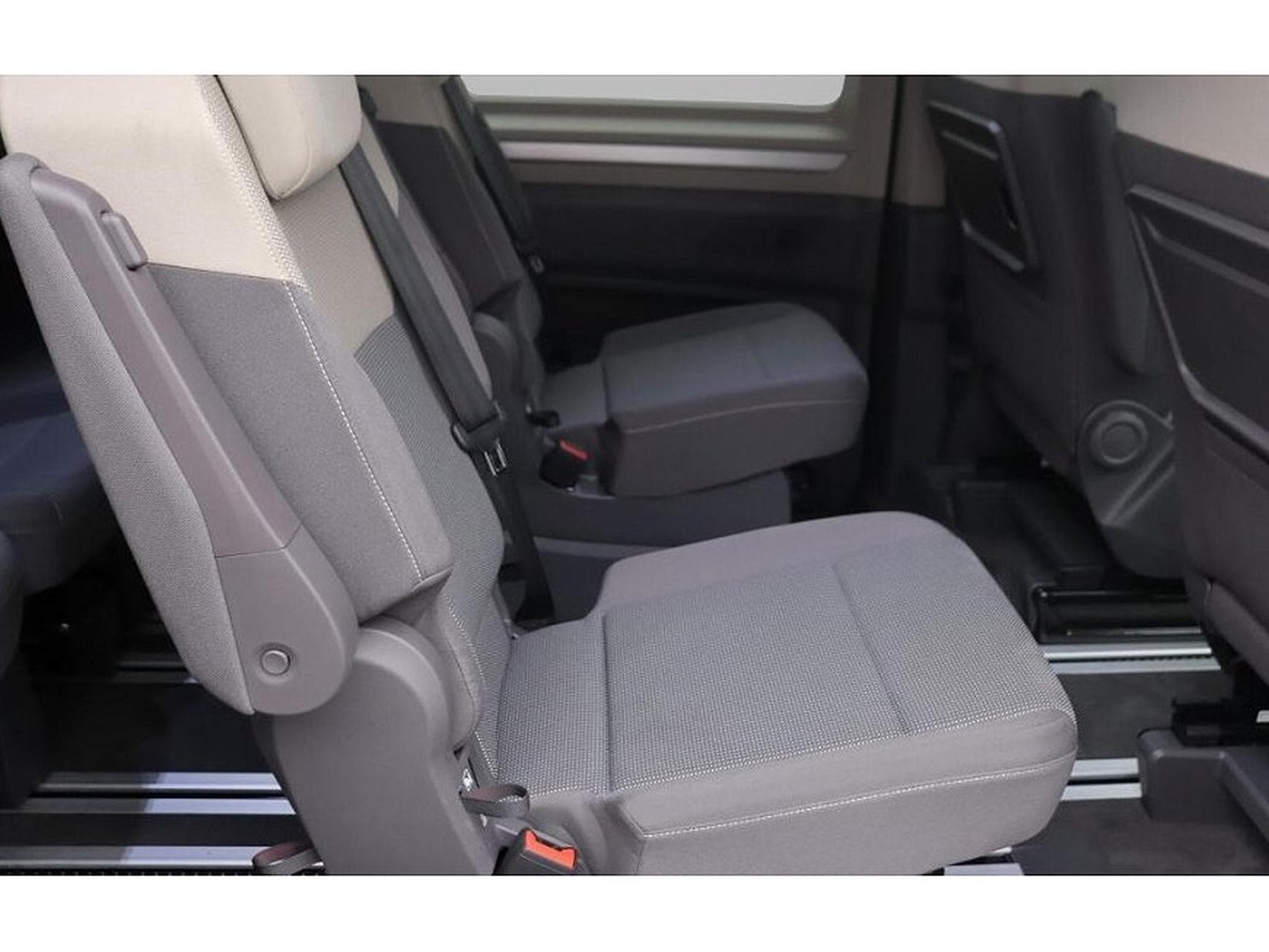 VW Multivan (2025) - Photo 4