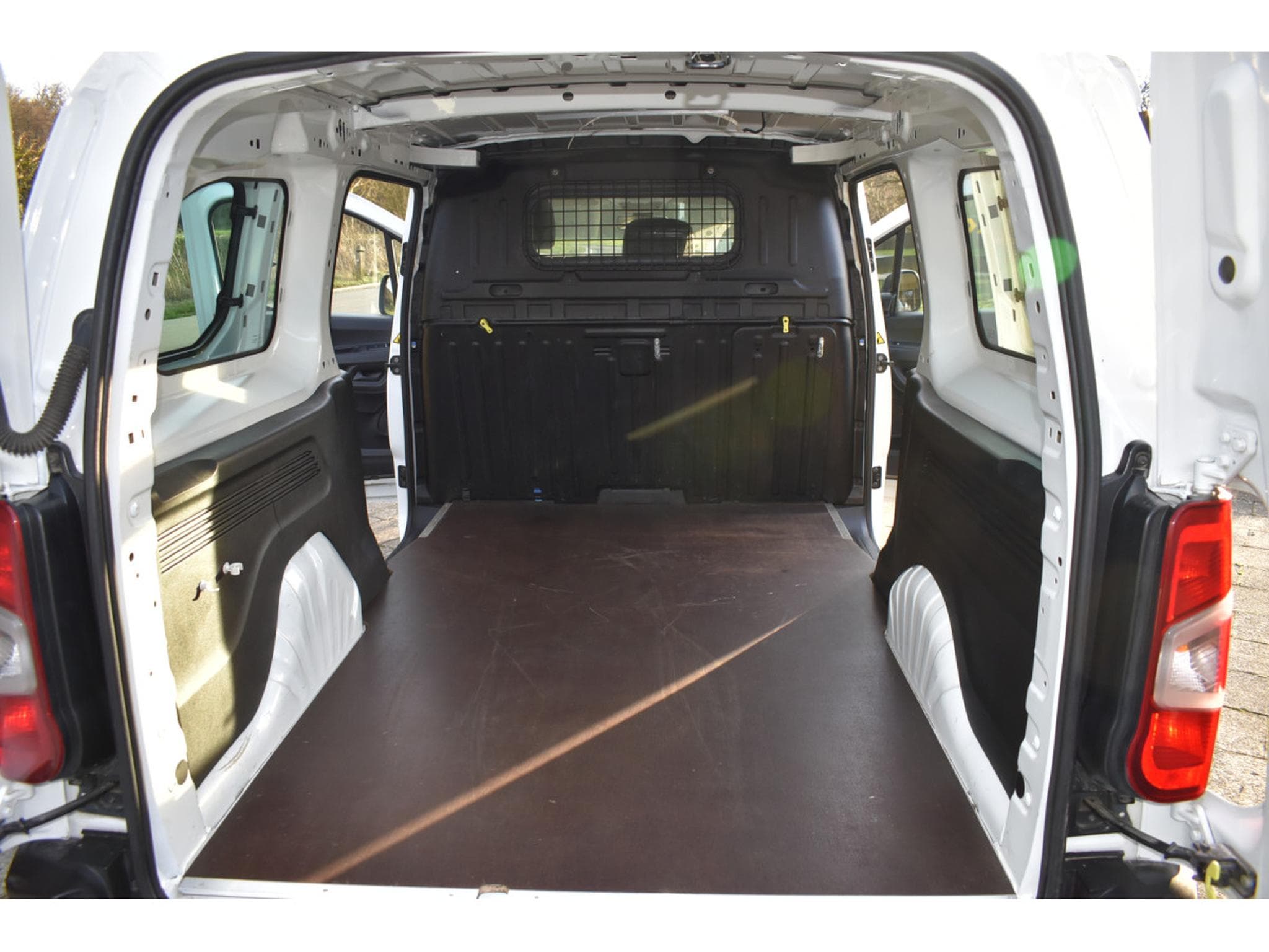 Citroën Berlingo Maxi 1,5 Blue HDi 100 3 Places très soigné (2021) - Photo 10