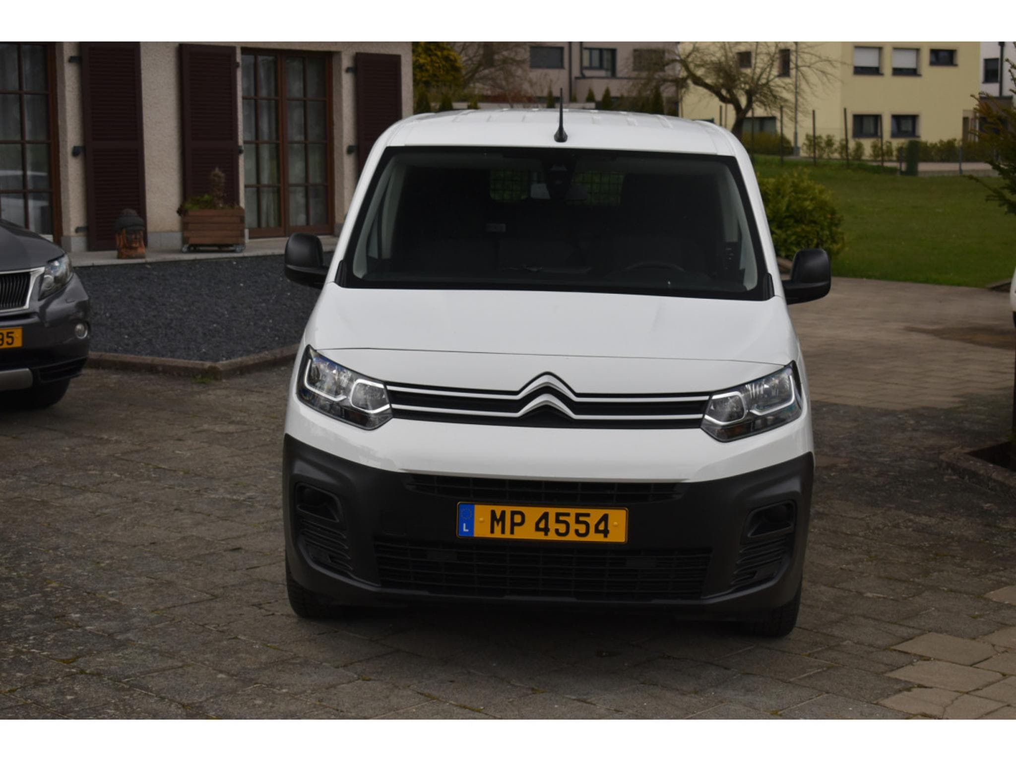 Citroën Berlingo Maxi 1,5 Blue HDi 100 3 Places très soigné (2021) - Photo 2