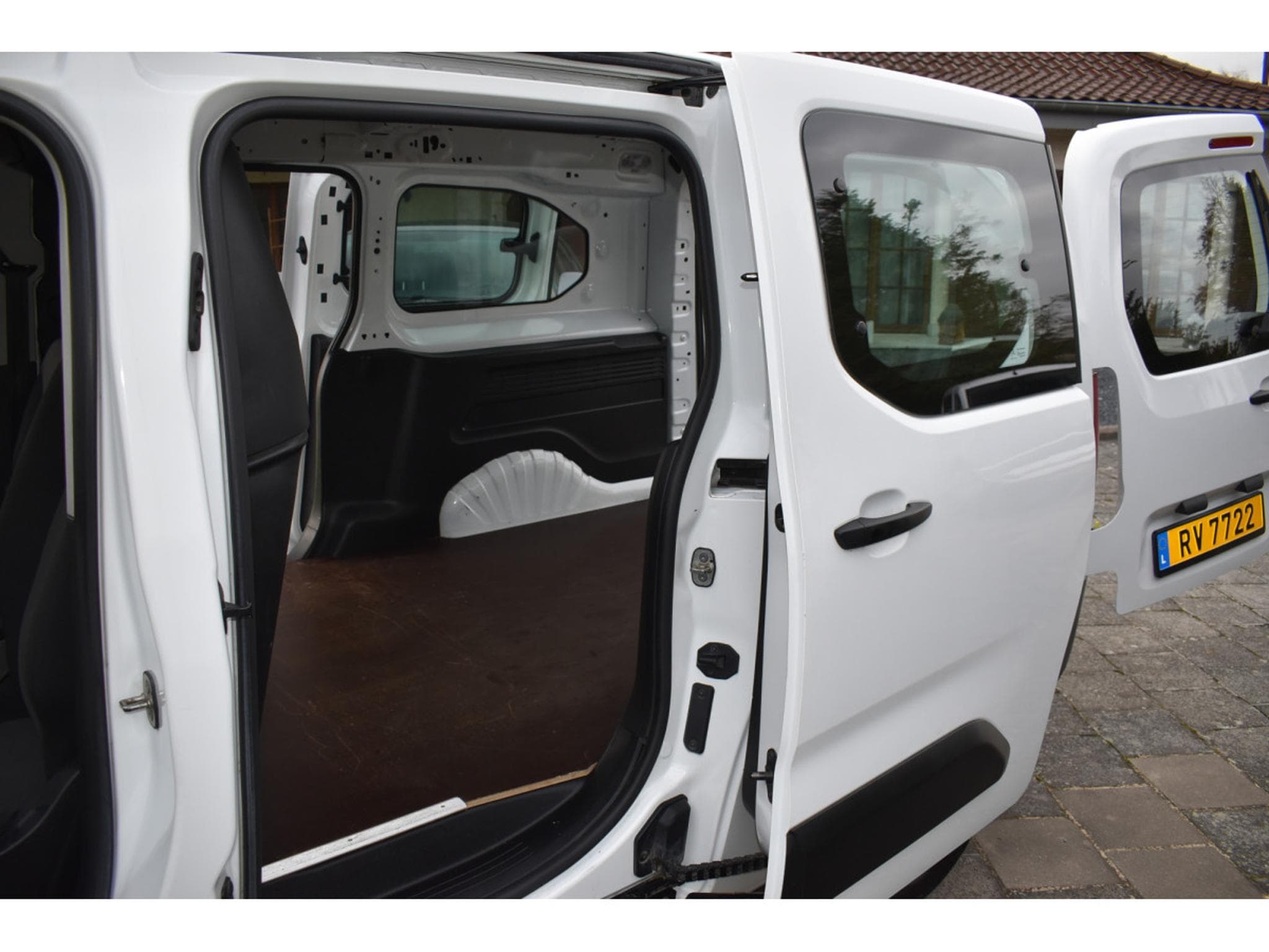 Citroën Berlingo Maxi 1,5 Blue HDi 100 3 Places très soigné (2021) - Photo 9