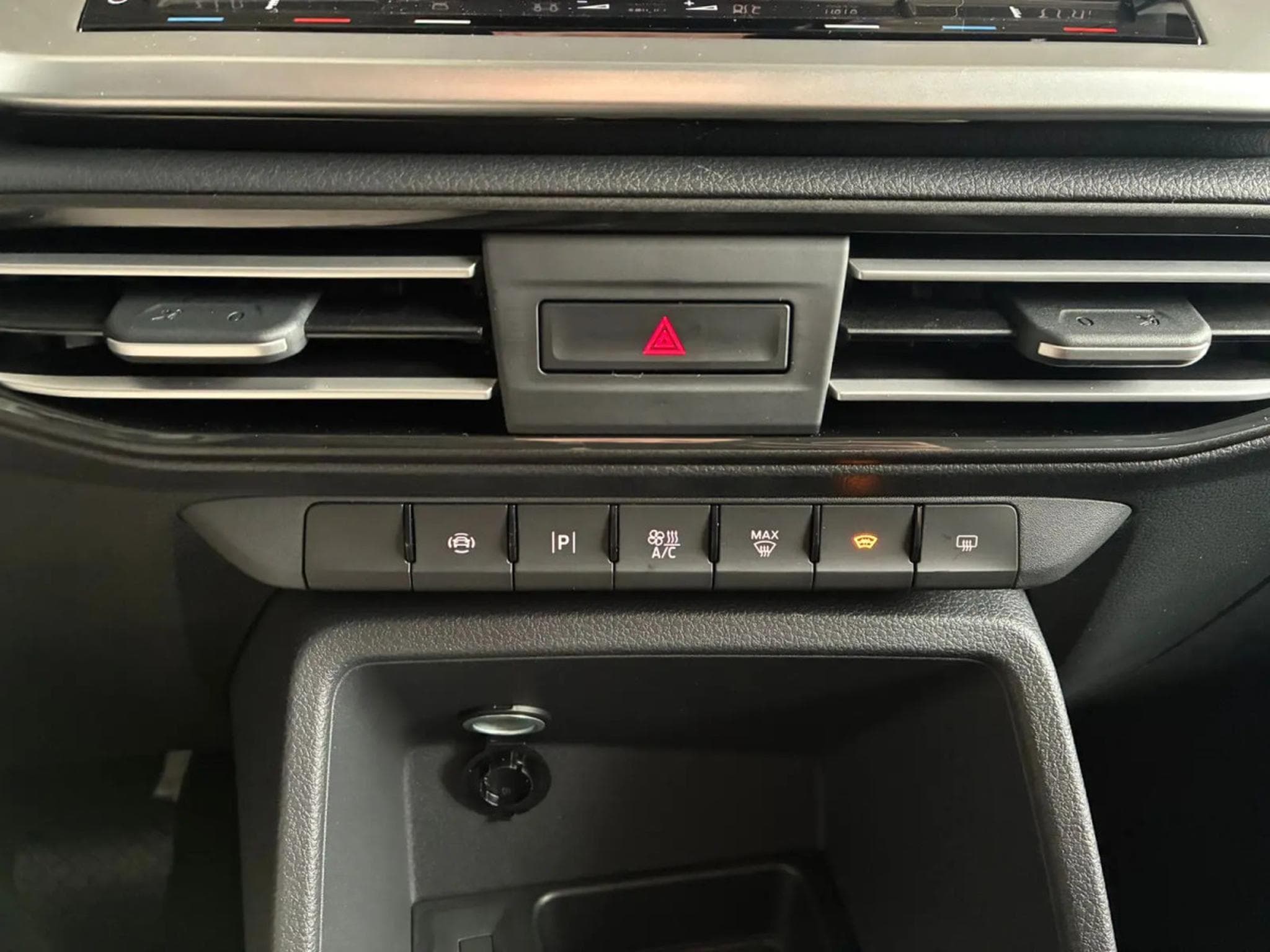 Ford Tourneo 1.5 Ecoboost 116 AT Titanium L2 (2025) - Photo 14