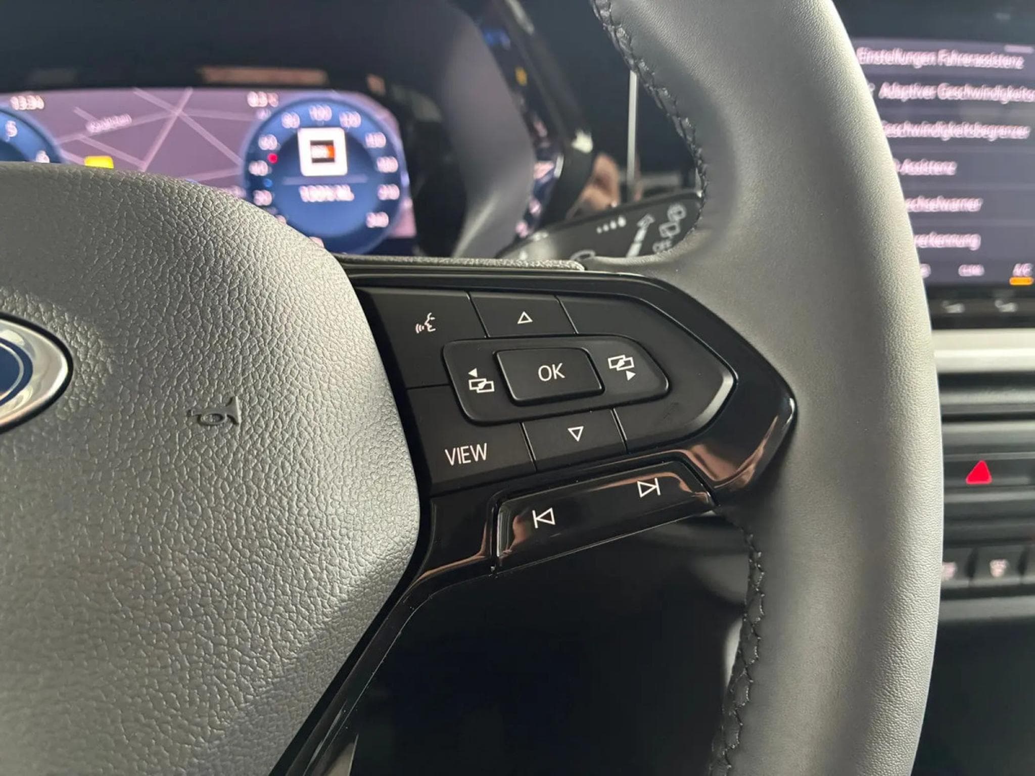 Ford Tourneo 1.5 Ecoboost 116 AT Titanium L2 (2025) - Photo 18