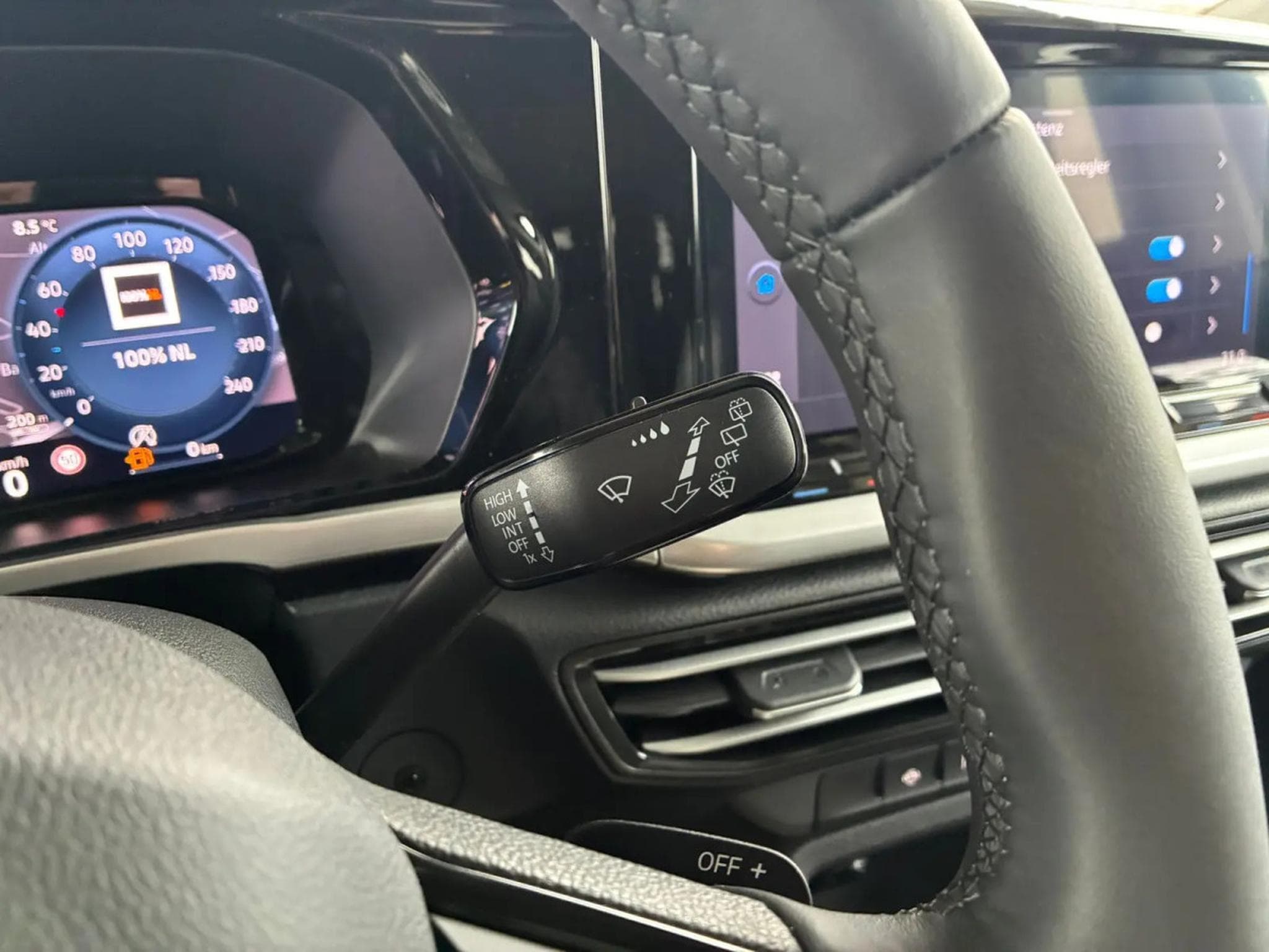 Ford Tourneo 1.5 Ecoboost 116 AT Titanium L2 (2025) - Photo 20