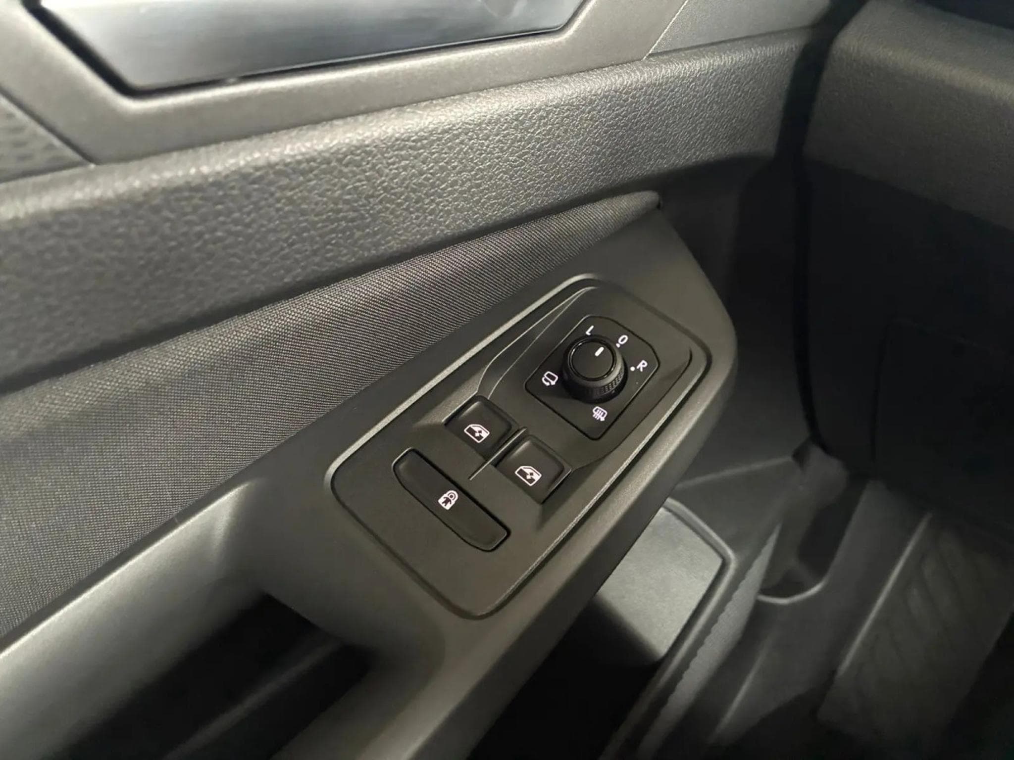 Ford Tourneo 1.5 Ecoboost 116 AT Titanium L2 (2025) - Photo 22