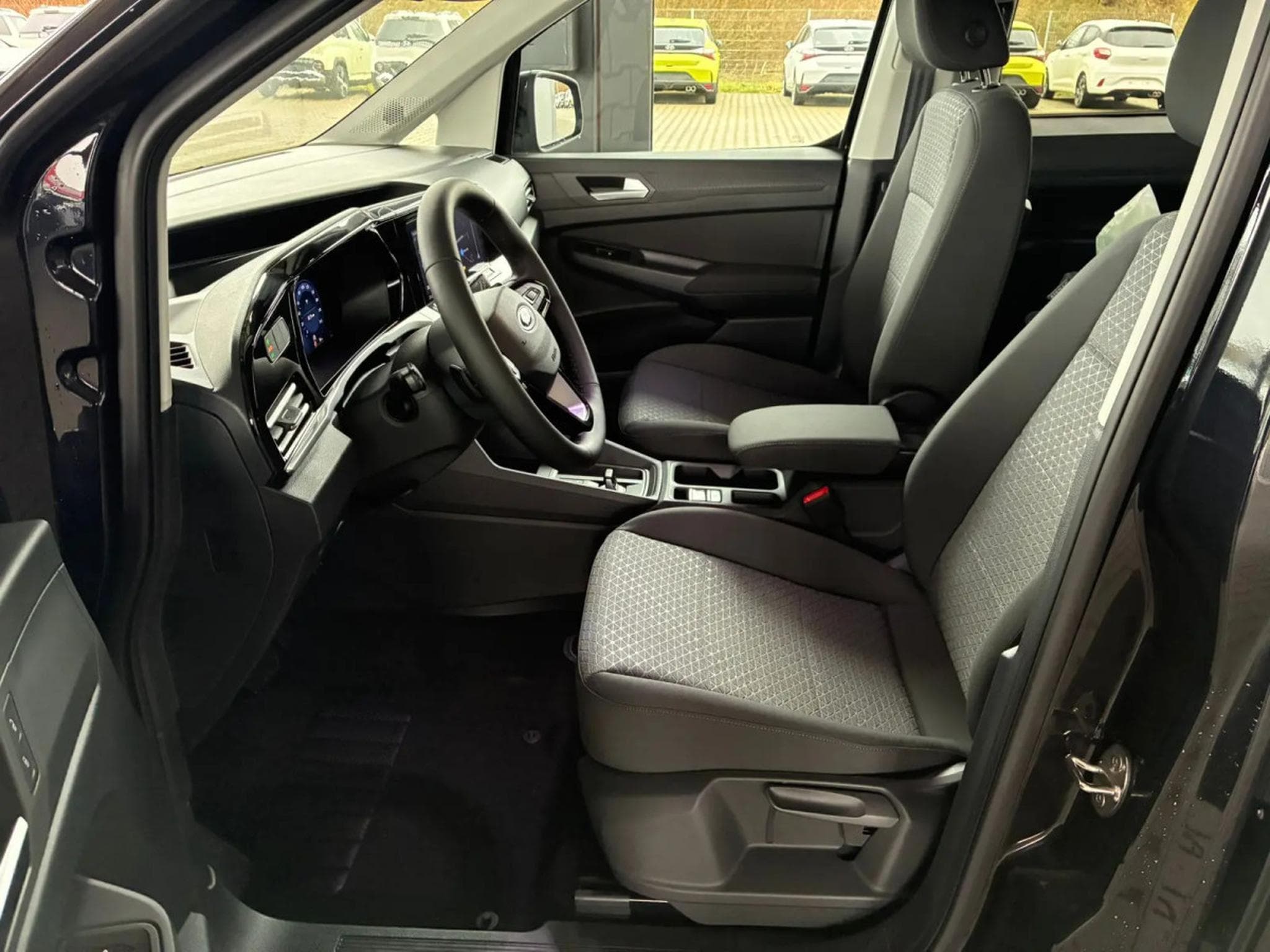 Ford Tourneo 1.5 Ecoboost 116 AT Titanium L2 (2025) - Photo 7