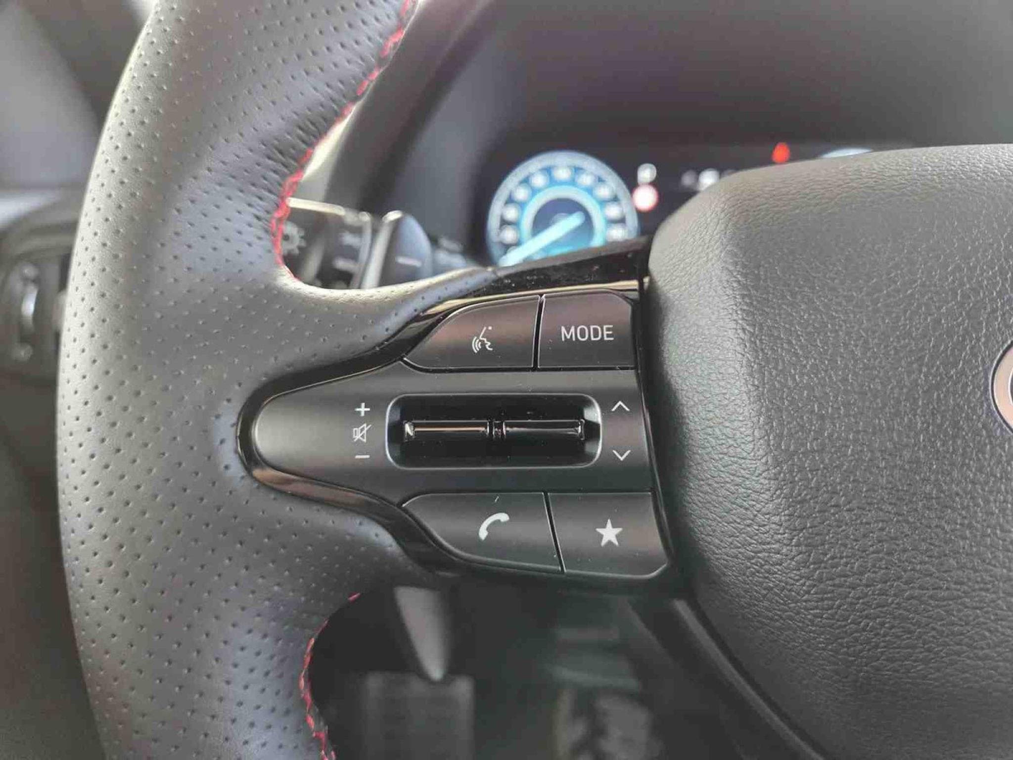 Hyundai i30 1.5 T-GDI mHEV  DCT 140 N-Line (2025) - Photo 22