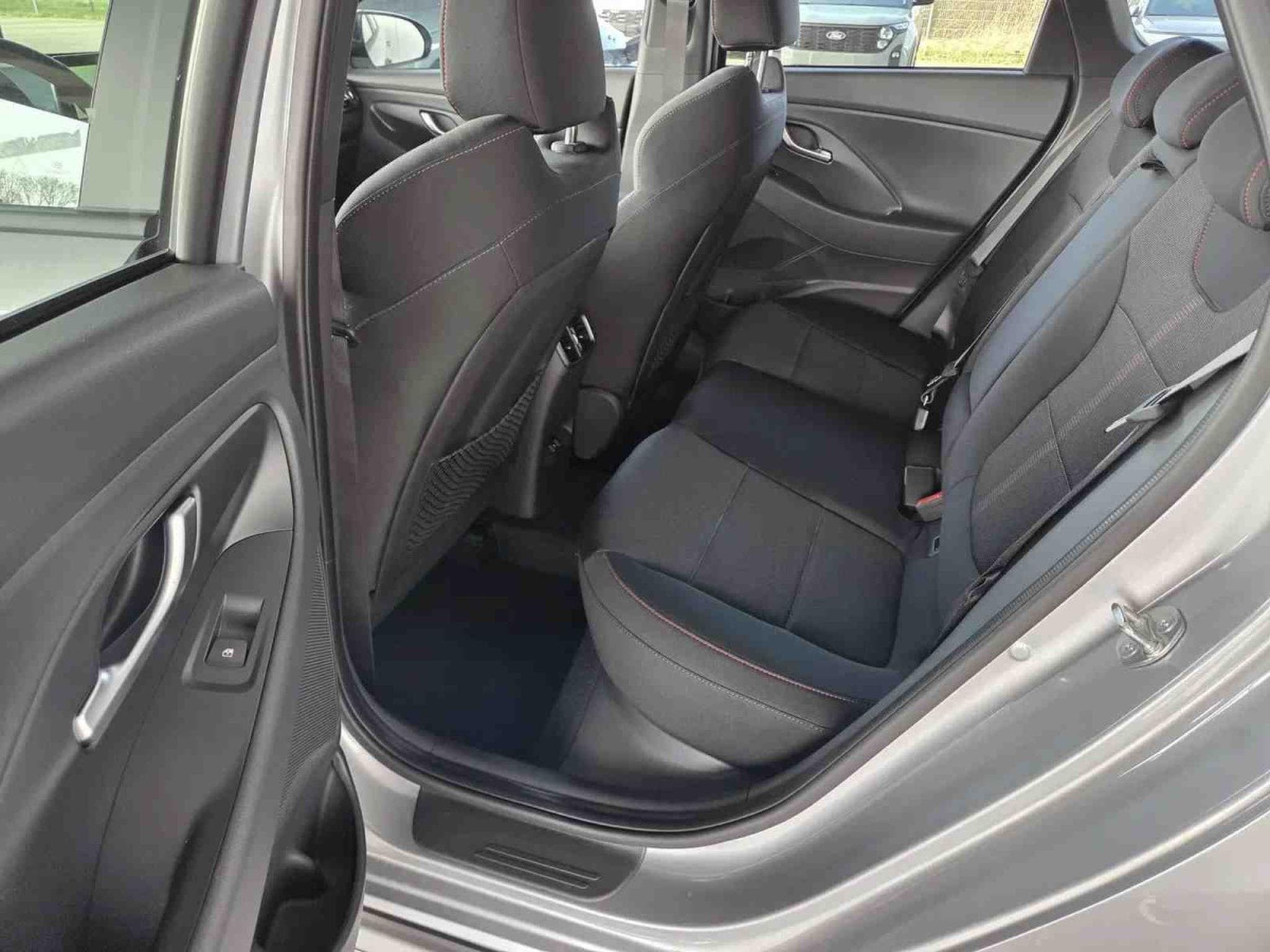 Hyundai i30 1.5 T-GDI mHEV  DCT 140 N-Line (2025) - Photo 8