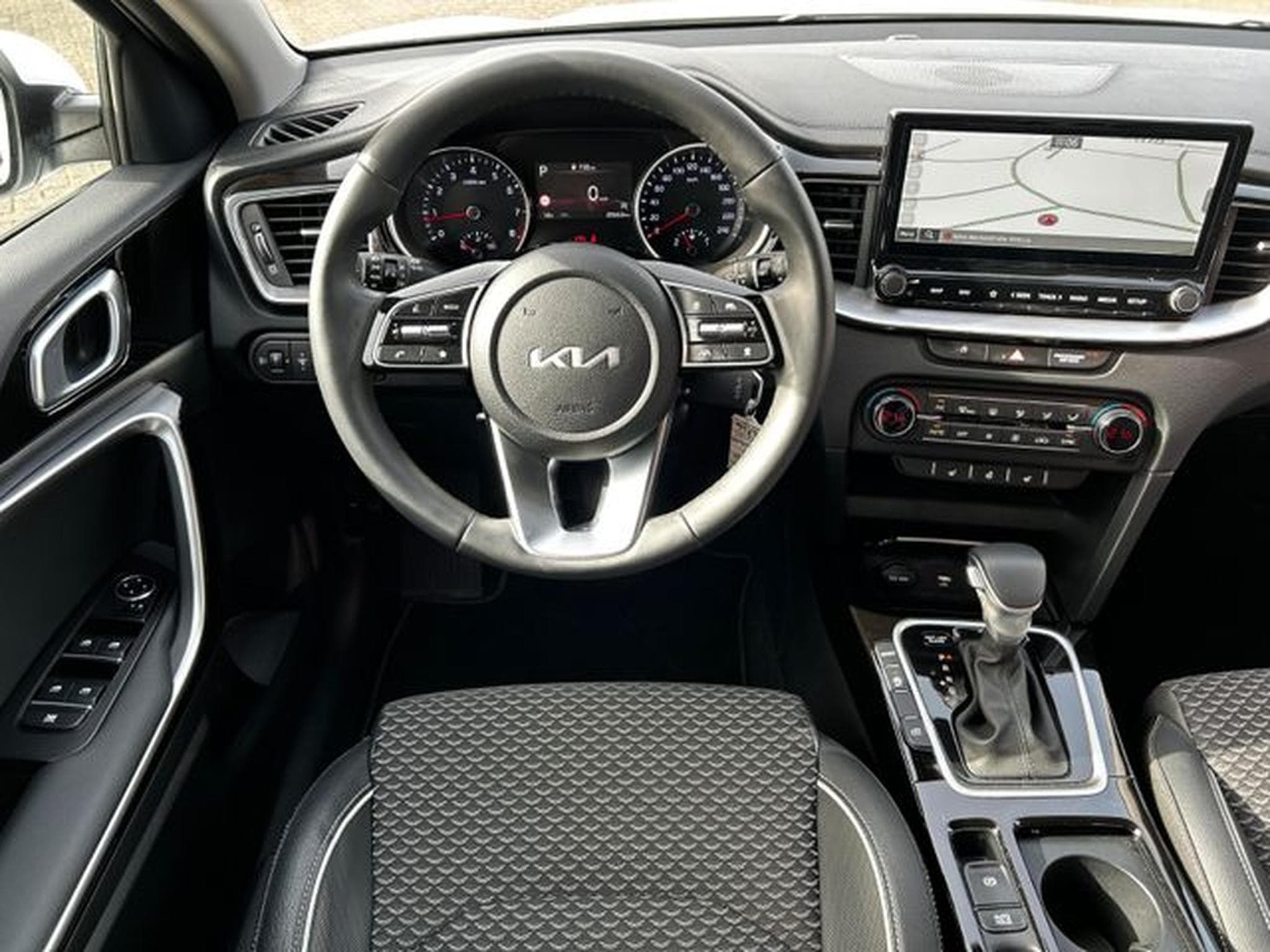 Kia XCeed XCeed 1,5T DCT Vision KomfortNavi Kamera LED (2025) - Photo 12