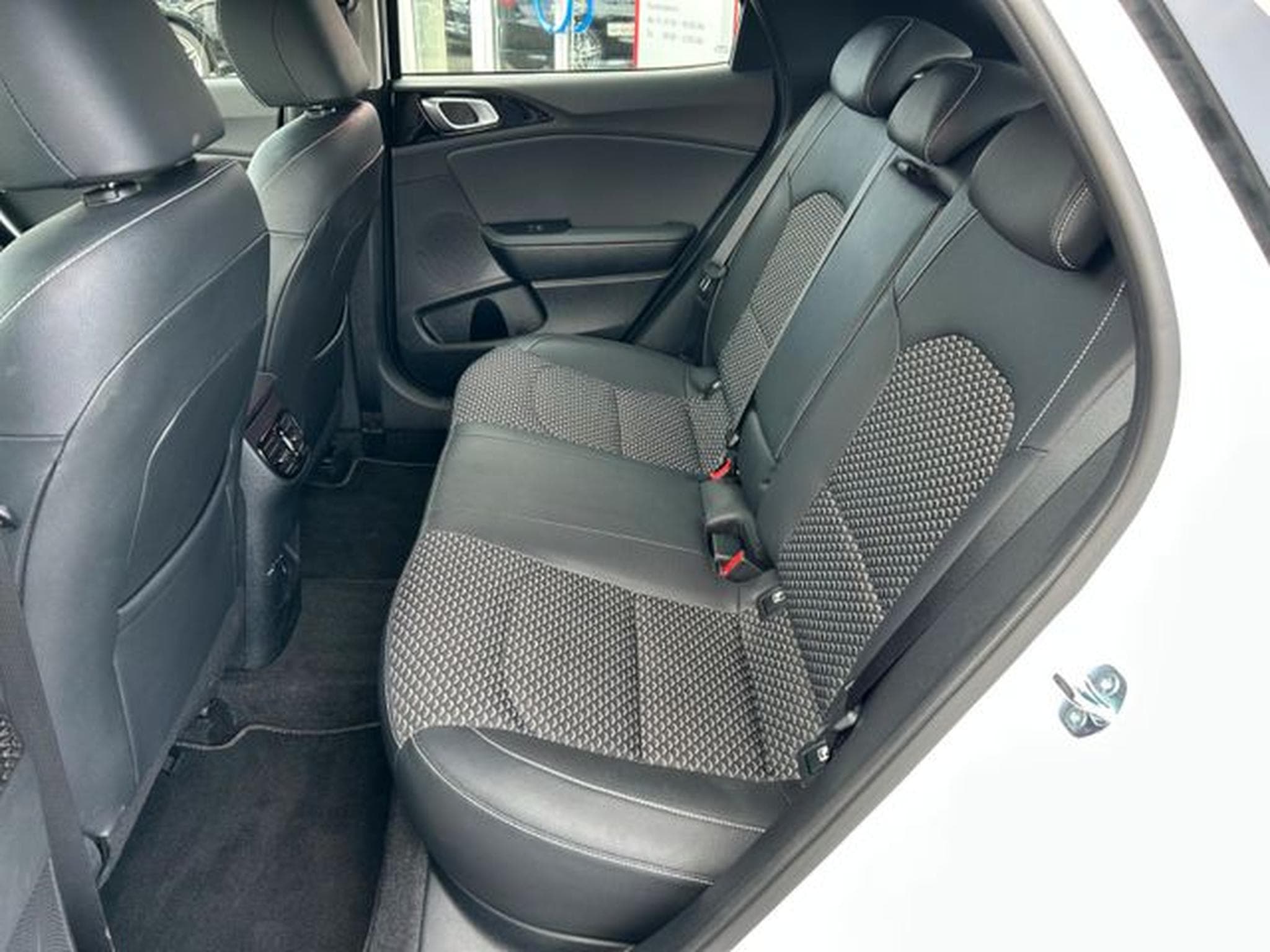 Kia XCeed XCeed 1.5 T-GDI DCT Spirit LED Navi Kamera JBL (2025) - Foto 11