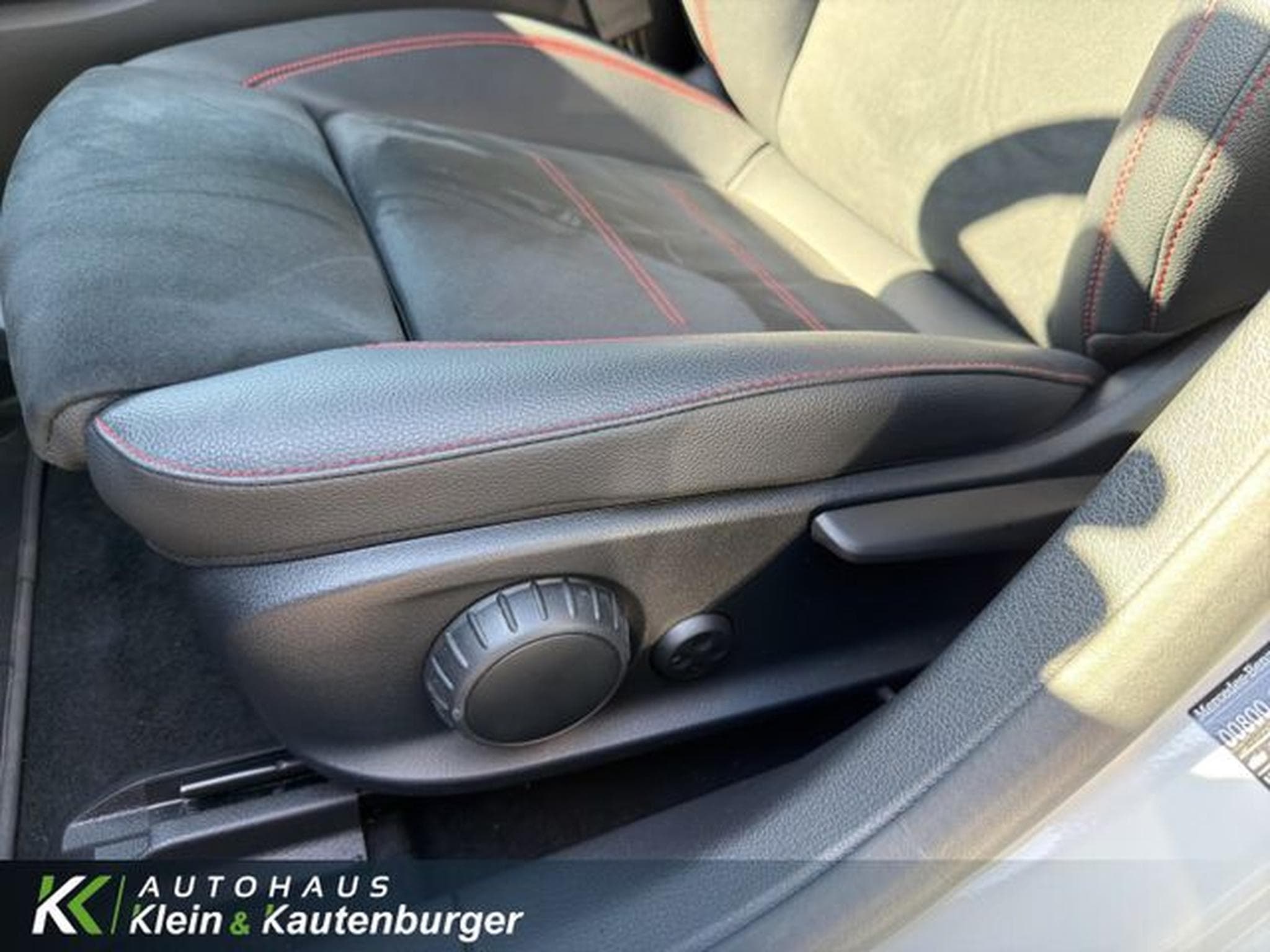 Mercedes A 200 A 200 AMG +NIGHT PAKET+BURMESTER+DISTRONIC+KAMER (2024) - Photo 14