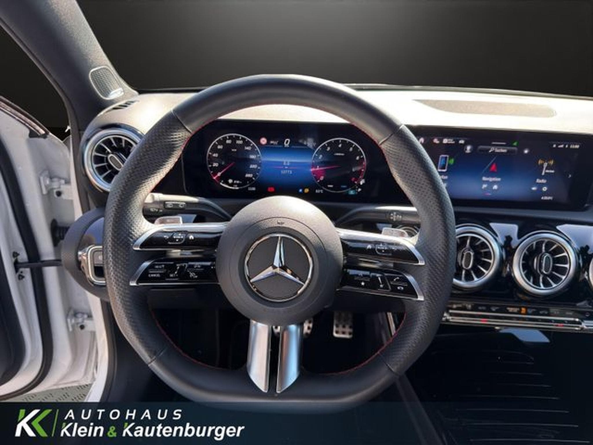 Mercedes A 200 A 200 AMG +NIGHT PAKET+BURMESTER+DISTRONIC+KAMER (2024) - Photo 15