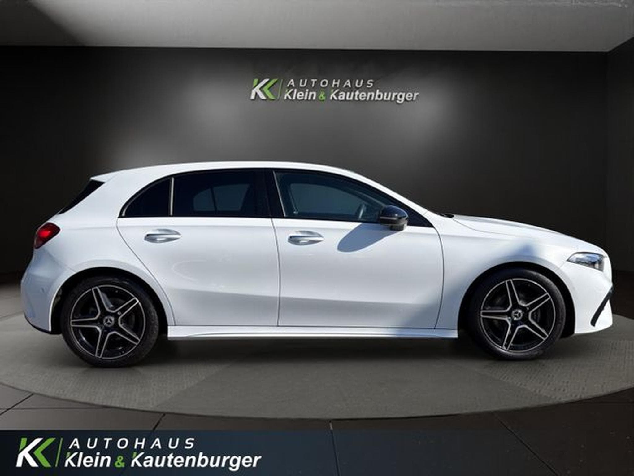 Mercedes A 200 A 200 AMG +NIGHT PAKET+BURMESTER+DISTRONIC+KAMER (2024) - Photo 4