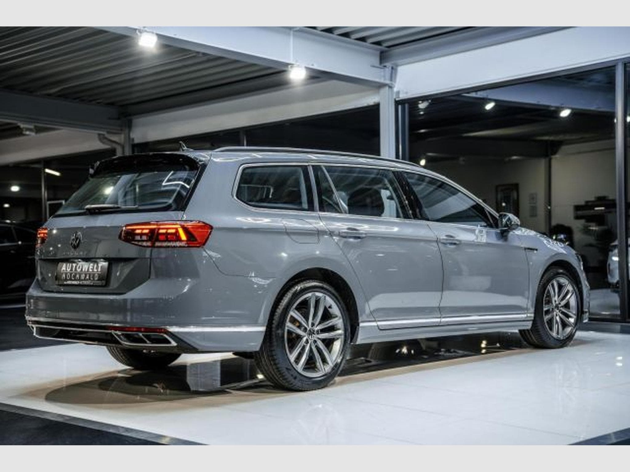 VW Passat Passat Variant 2.0 TDI R-Line NAVI LED RFK ACC (2022) - Foto 11