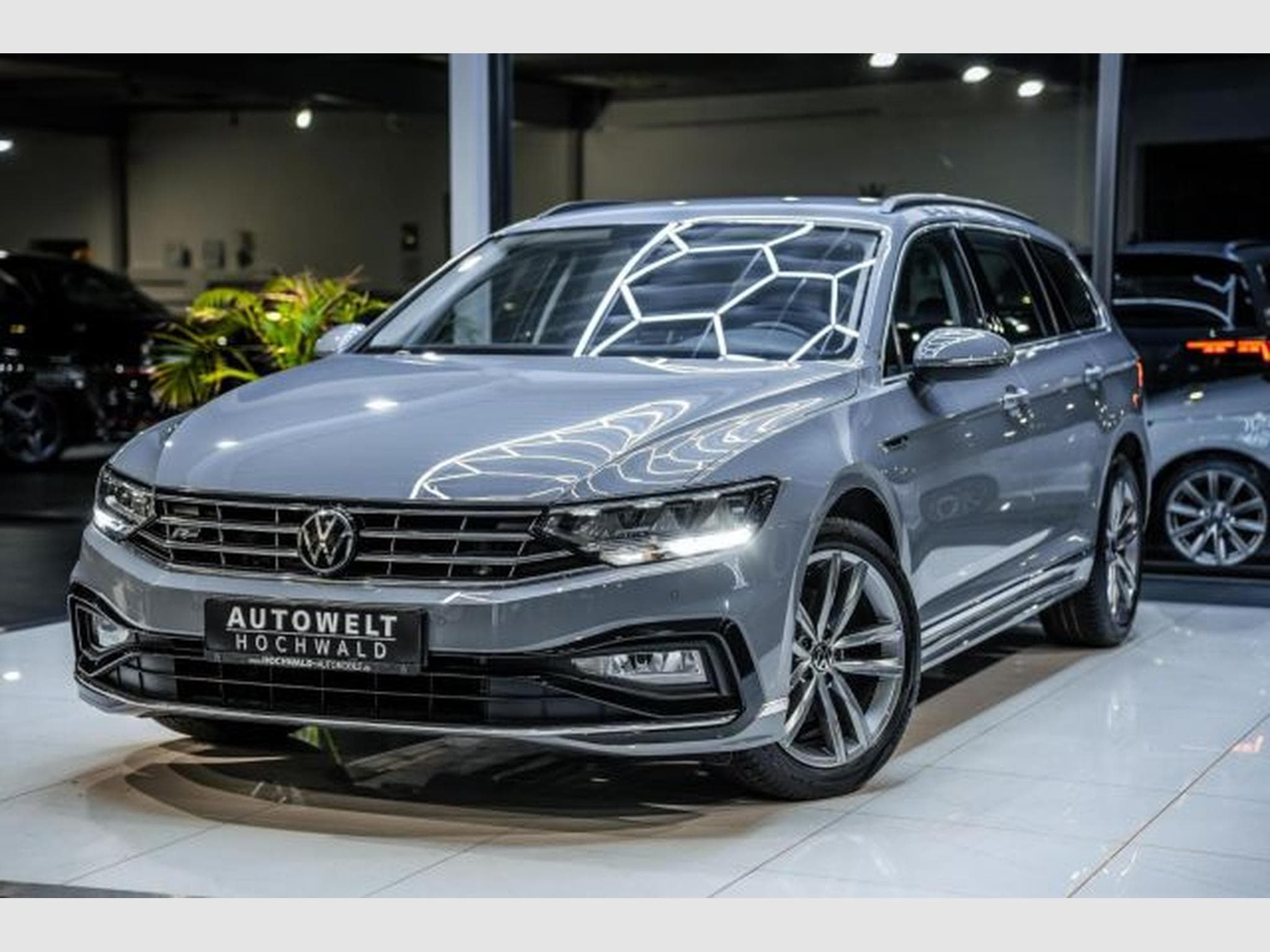 VW Passat Passat Variant 2.0 TDI R-Line NAVI LED RFK ACC (2022) - Foto 2