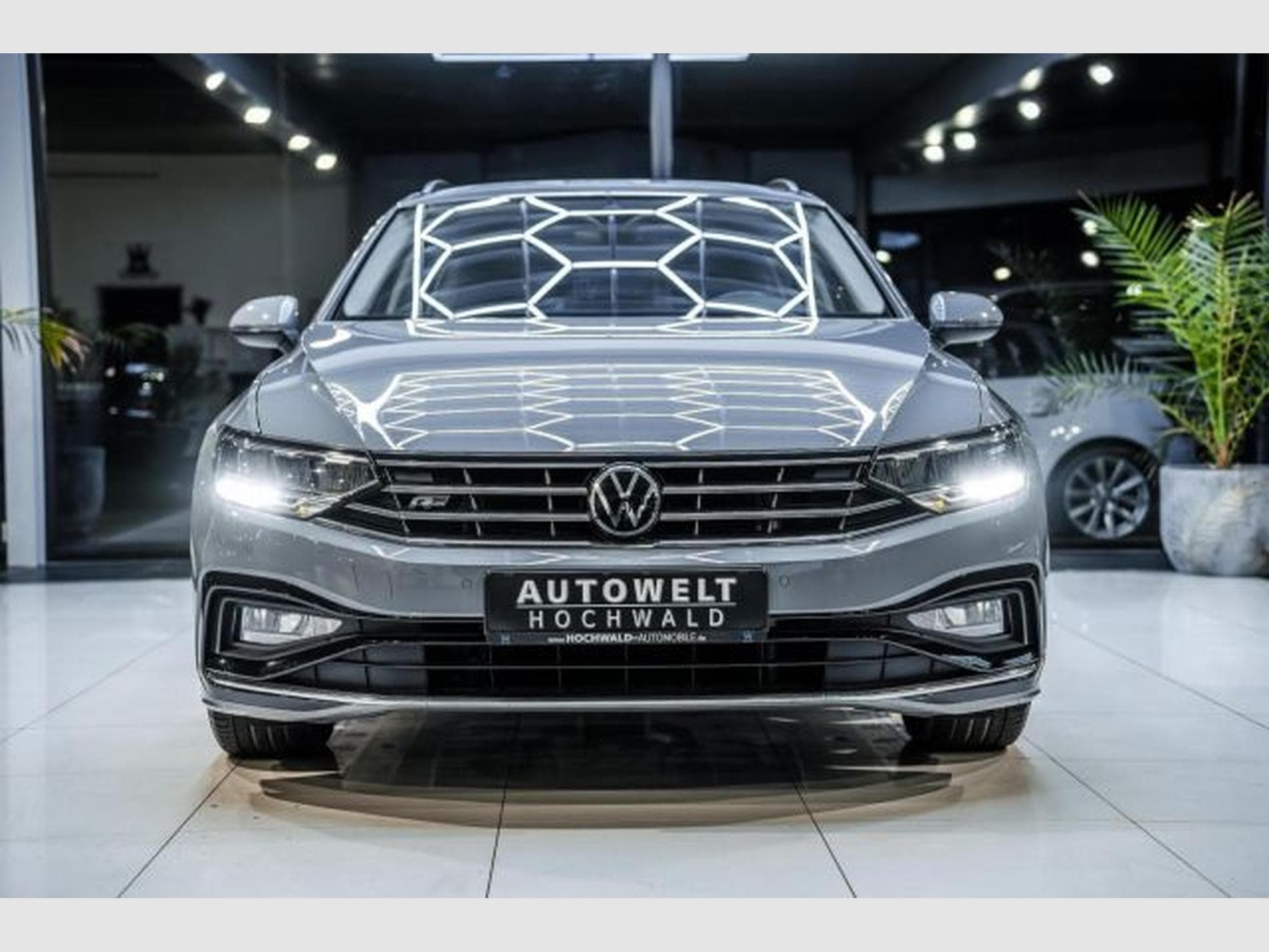 VW Passat Passat Variant 2.0 TDI R-Line NAVI LED RFK ACC (2022) - Foto 5