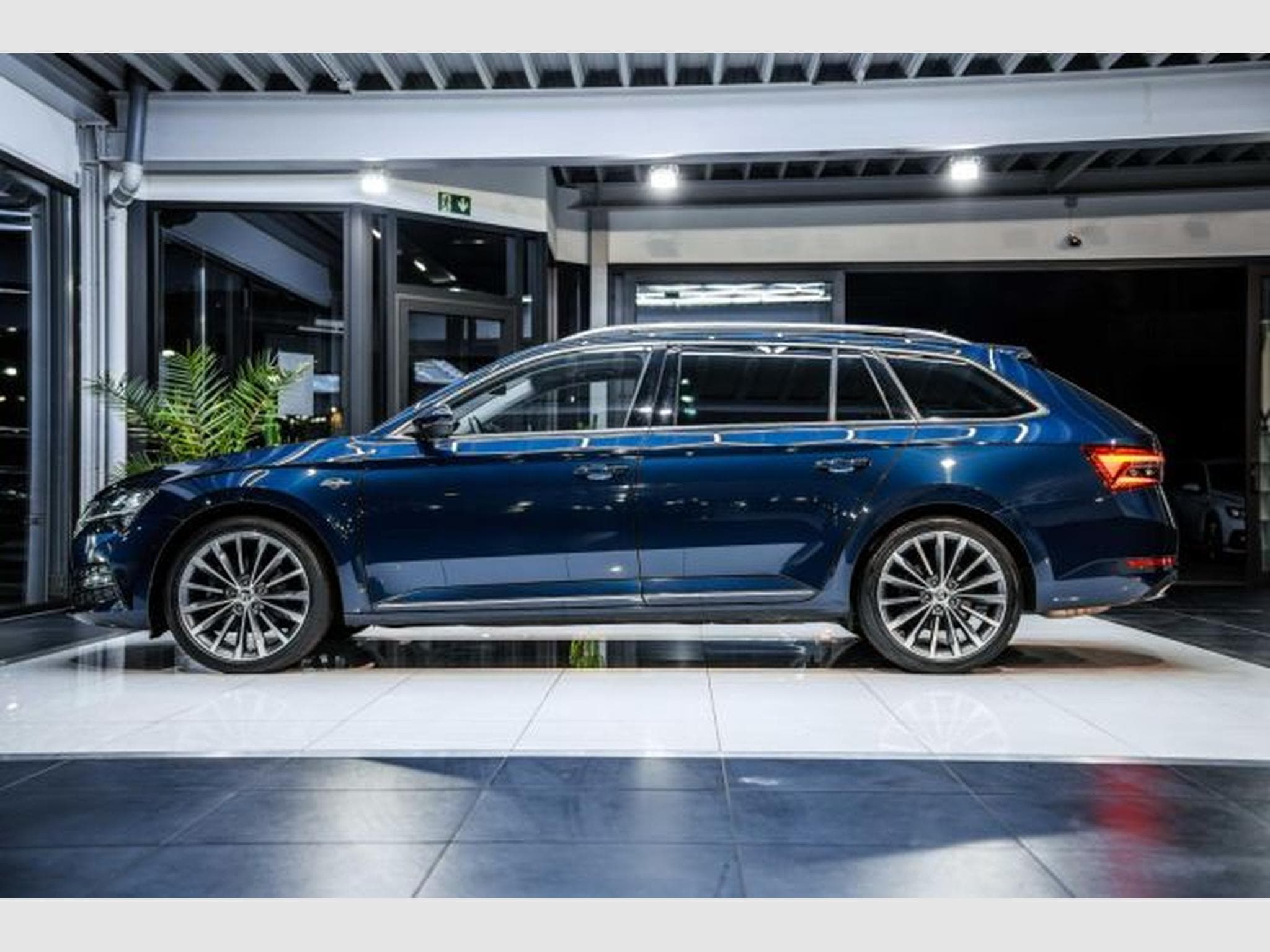Skoda Superb Superb 2.0 TDI DSG Laurin &amp; Klement PANO STAHZG (2023) - Foto 11