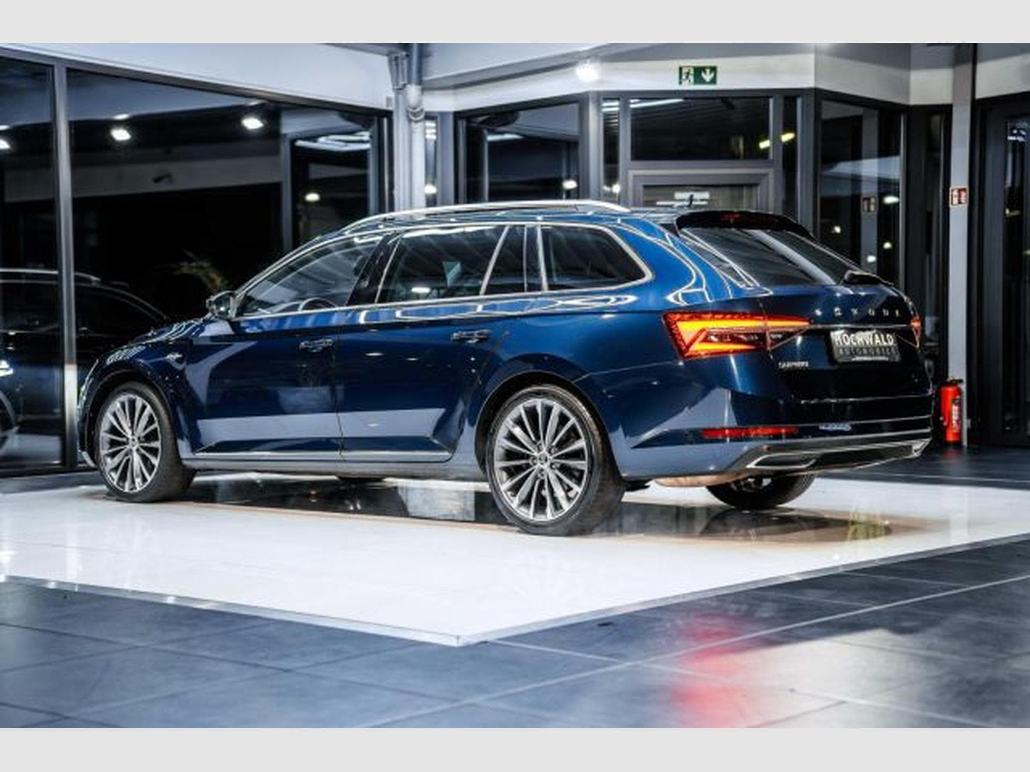 Skoda Superb Superb 2.0 TDI DSG Laurin &amp; Klement PANO STAHZG (2023) - Foto 12