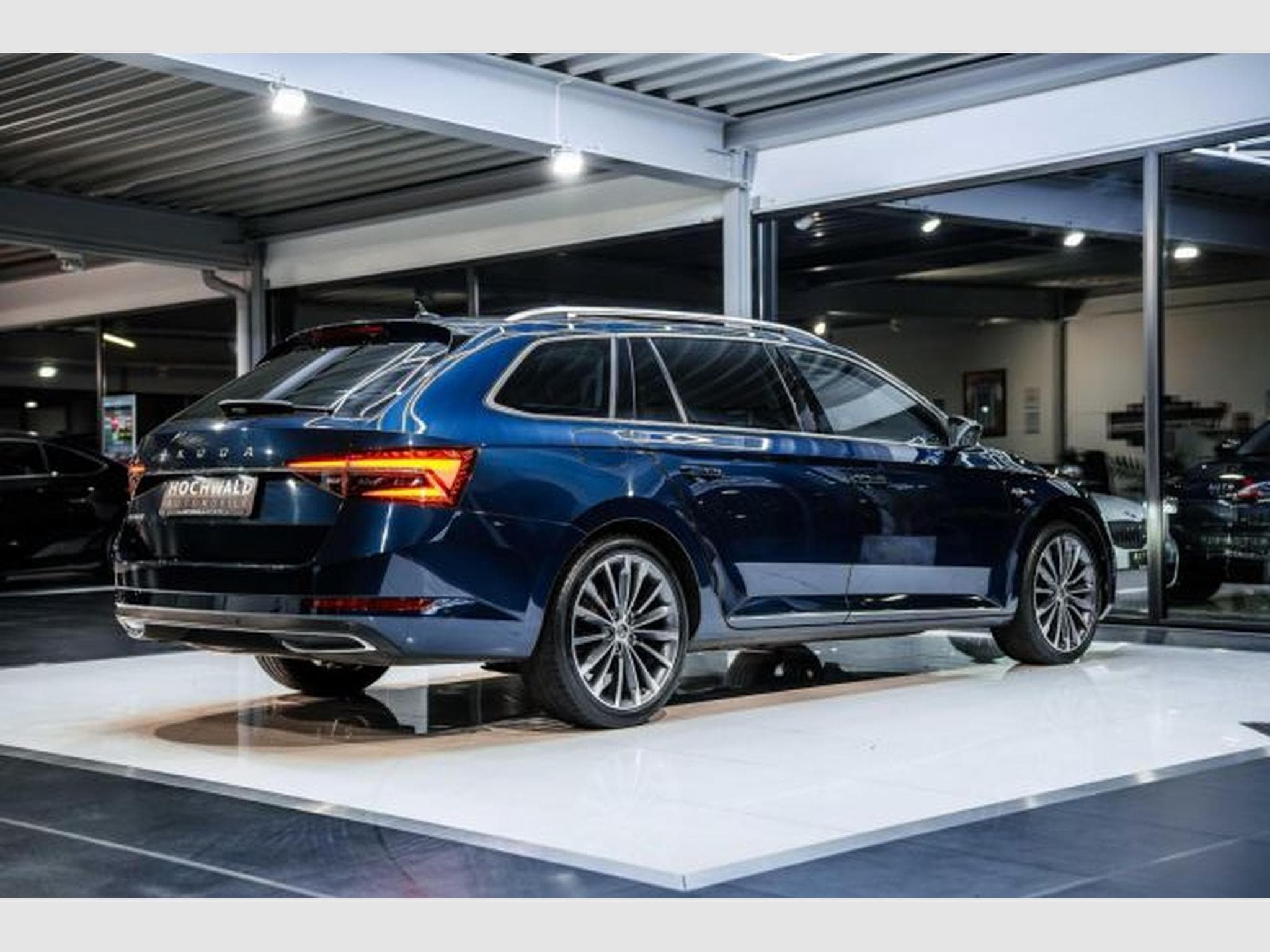 Skoda Superb Superb 2.0 TDI DSG Laurin &amp; Klement PANO STAHZG (2023) - Foto 14