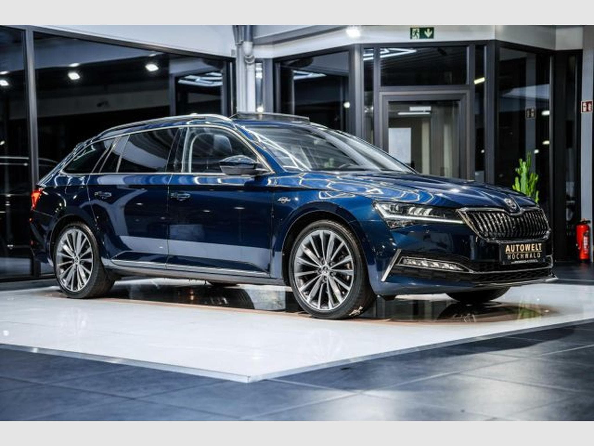 Skoda Superb Superb 2.0 TDI DSG Laurin &amp; Klement PANO STAHZG (2023) - Foto 6