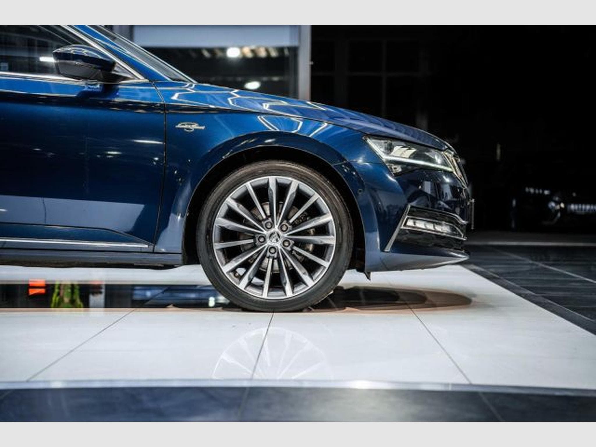 Skoda Superb Superb 2.0 TDI DSG Laurin &amp; Klement PANO STAHZG (2023) - Foto 9