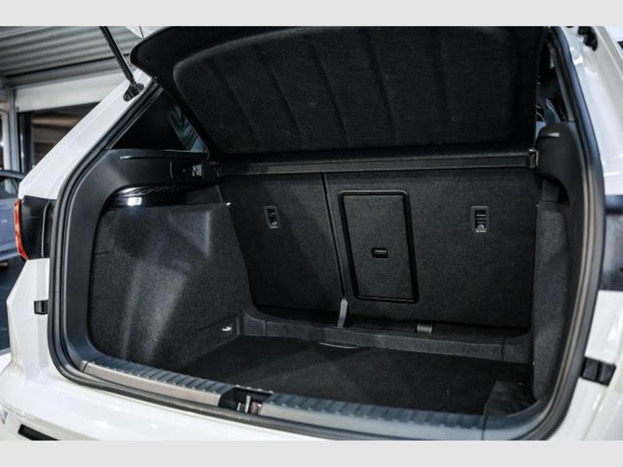 Cupra Ateca Ateca VZ 2.0 TSI DSG 4Drive NAVI RFK LED SHZG (2023) - Photo 14