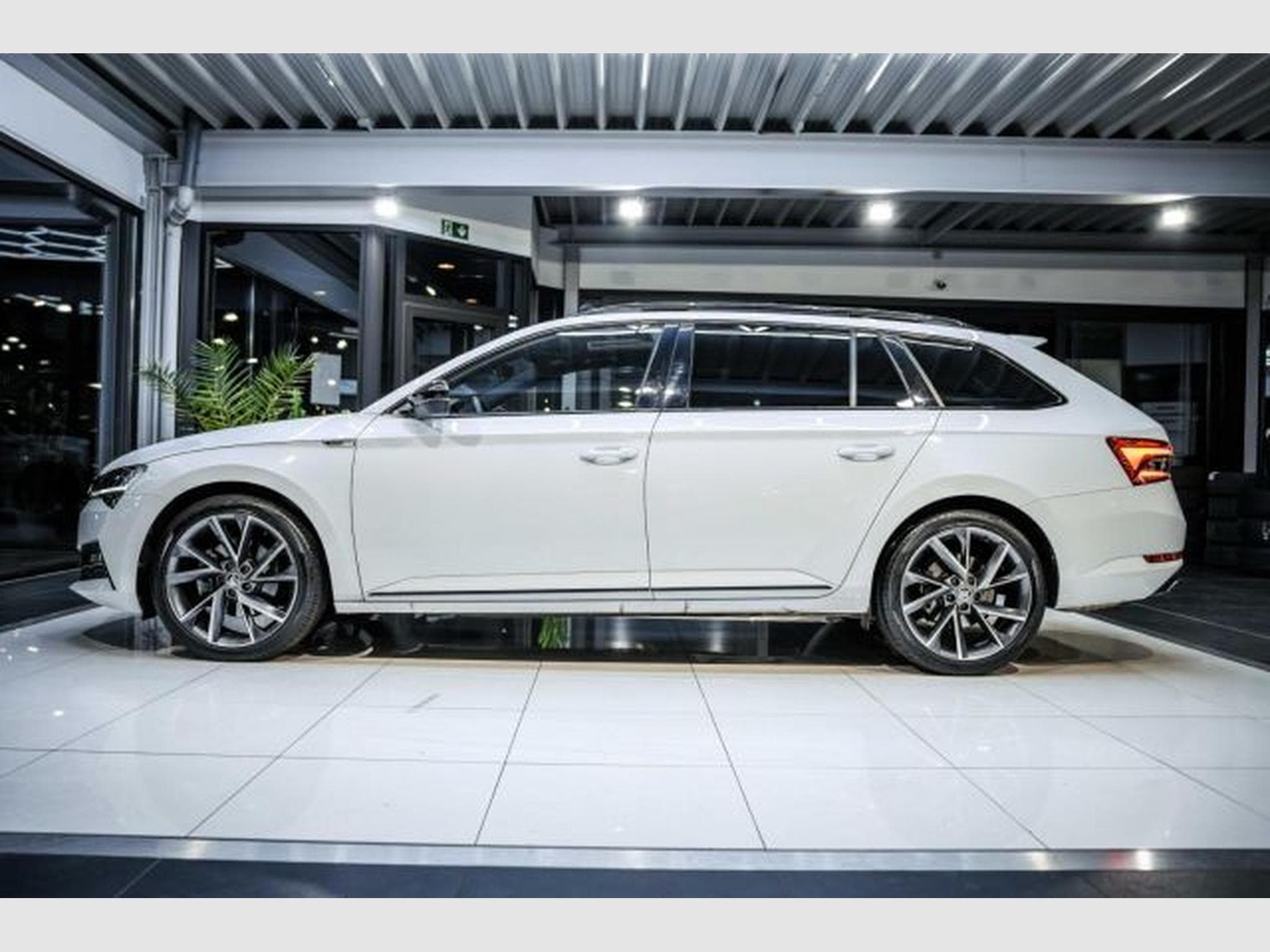 Skoda Superb Superb 2.0 TDI DSG Sportline NAVI LED PANO RFK (2021) - Photo 11