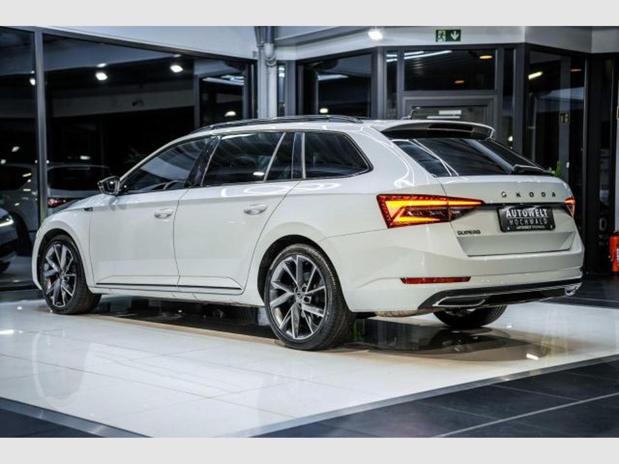 Skoda Superb Superb 2.0 TDI DSG Sportline NAVI LED PANO RFK (2021) - Photo 14