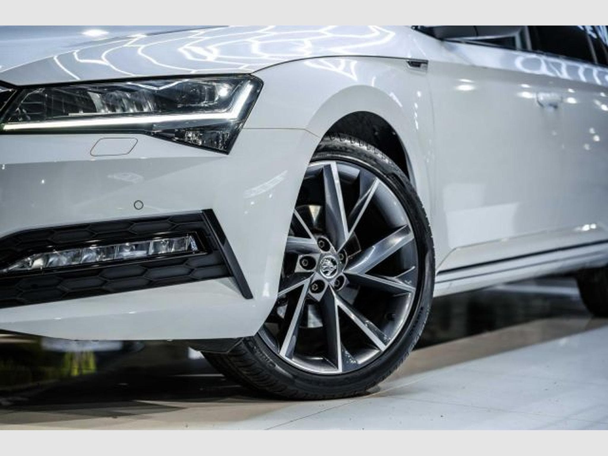 Skoda Superb Superb 2.0 TDI DSG Sportline NAVI LED PANO RFK (2021) - Photo 3