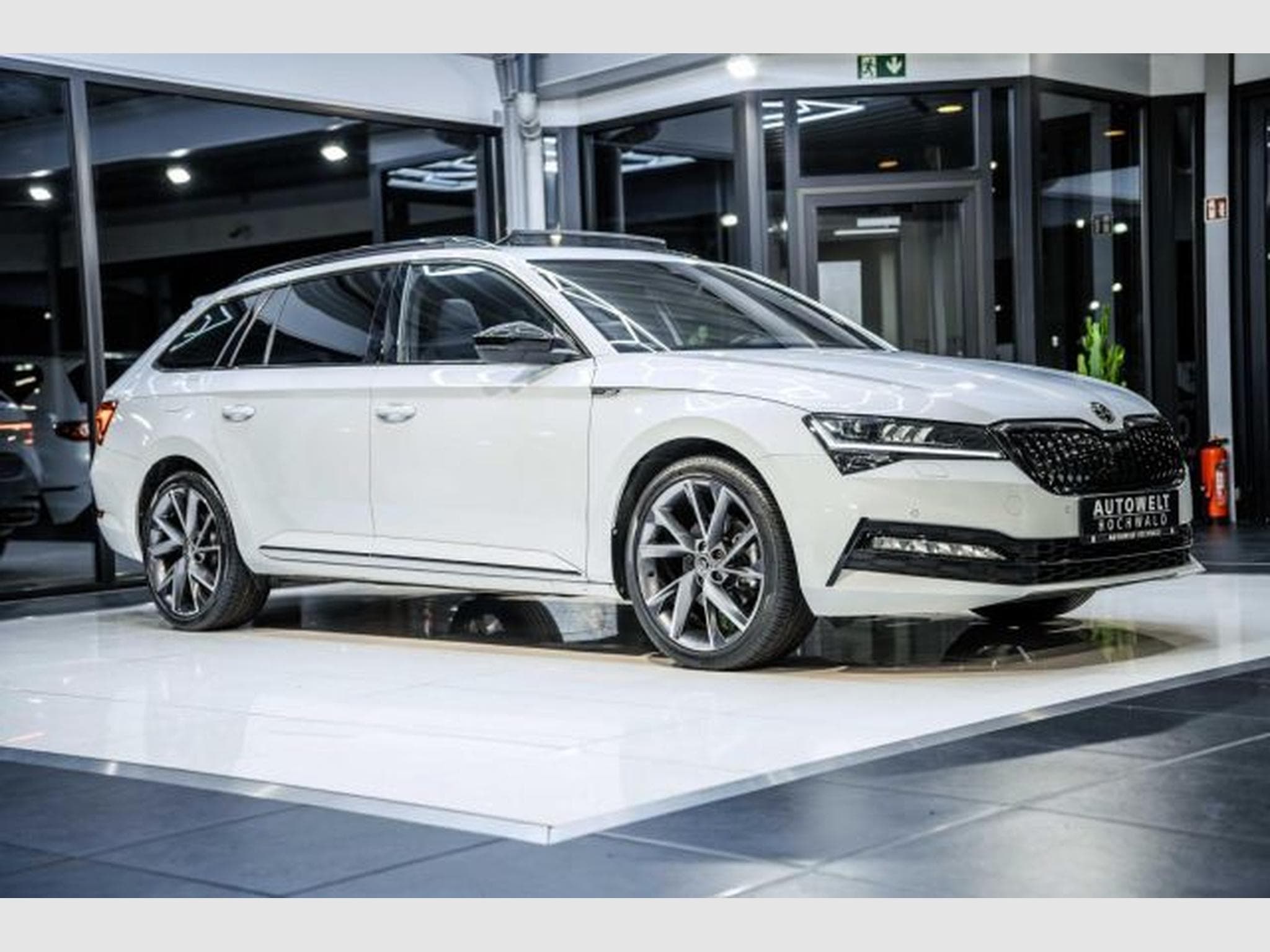 Skoda Superb Superb 2.0 TDI DSG Sportline NAVI LED PANO RFK (2021) - Photo 6