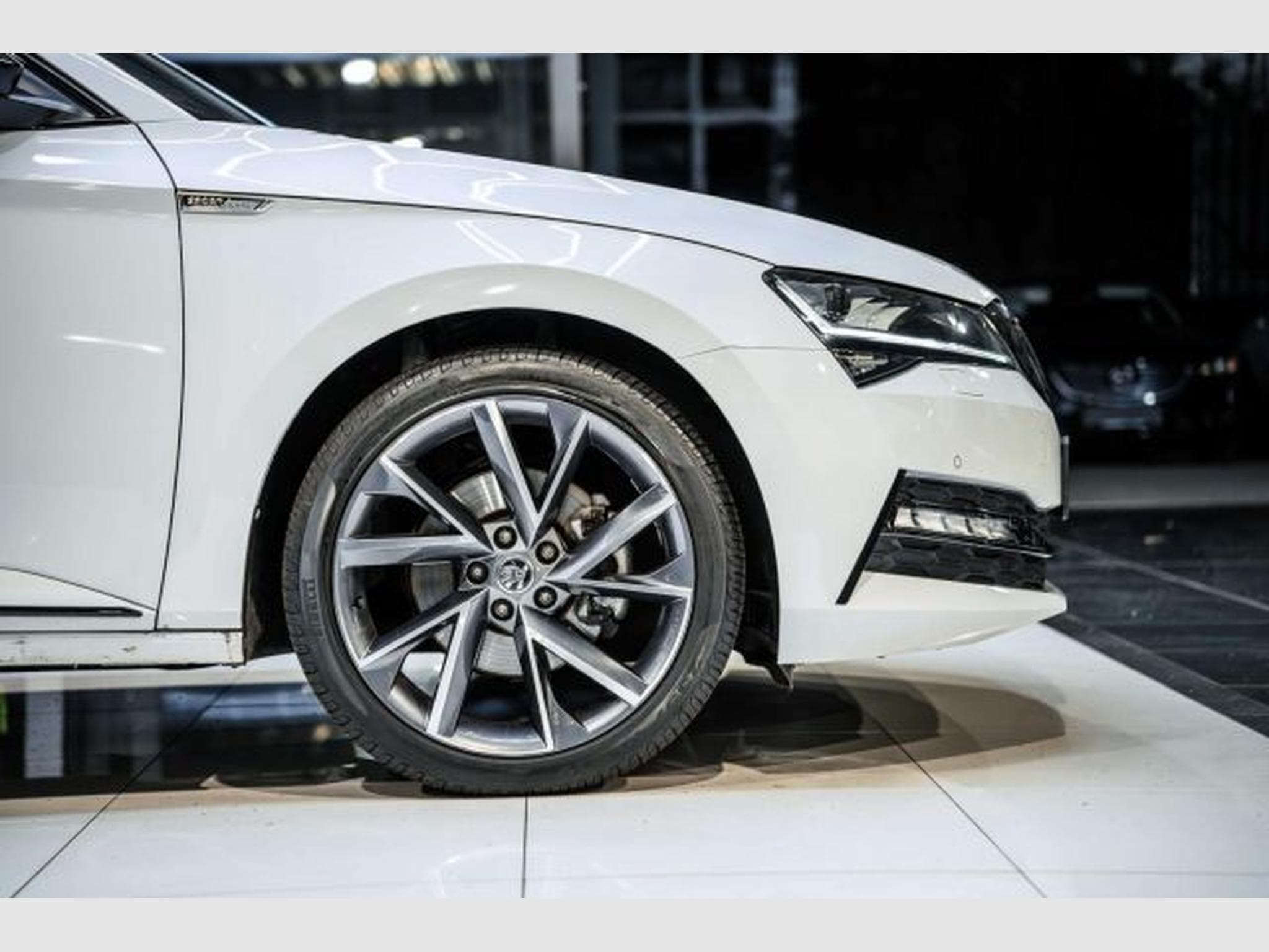 Skoda Superb Superb 2.0 TDI DSG Sportline NAVI LED PANO RFK (2021) - Photo 9