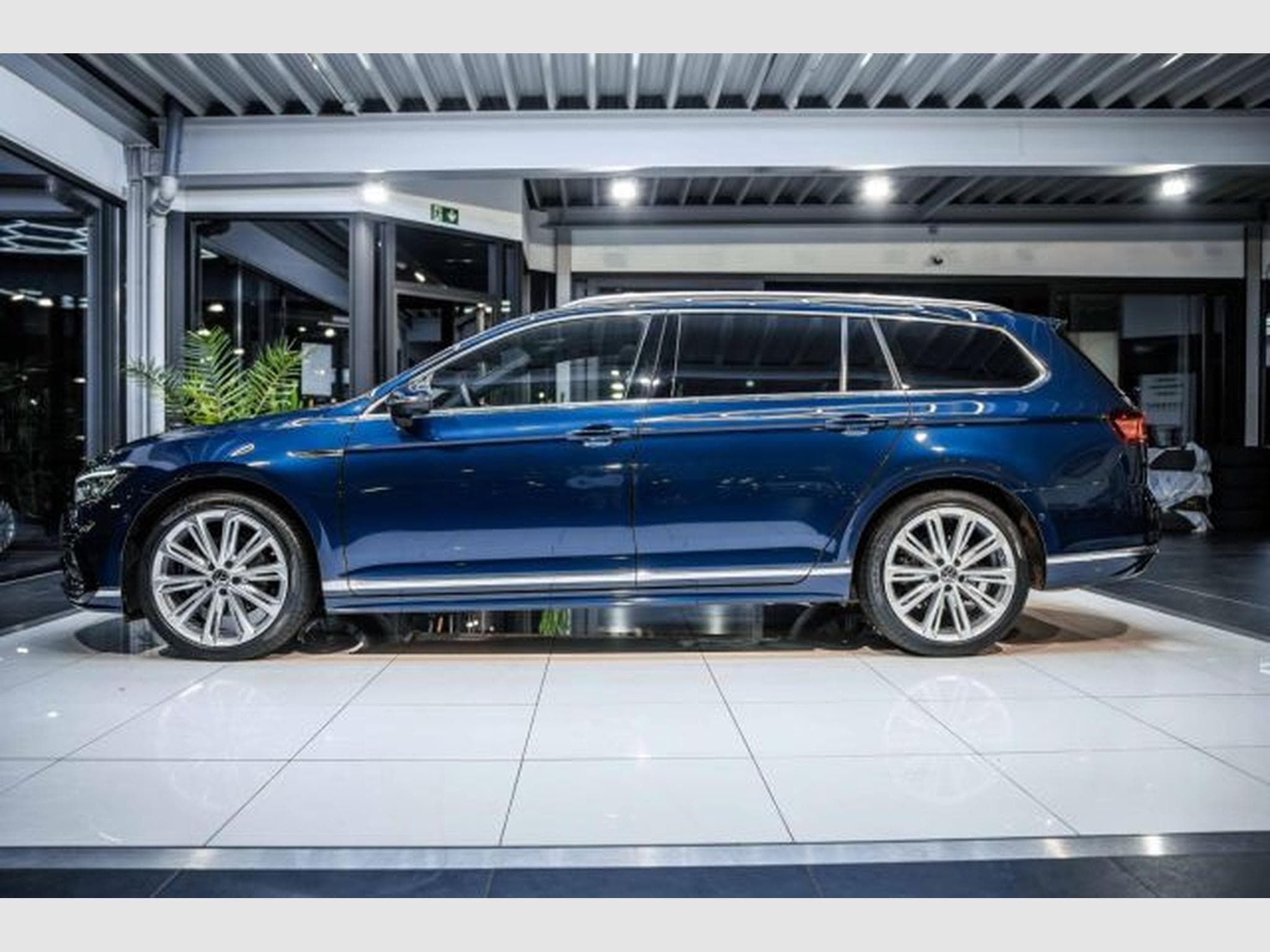 VW Passat Passat Variant 2.0 TDI DSG 2x R-Line STAHZG H&amp;K (2022) - Photo 11