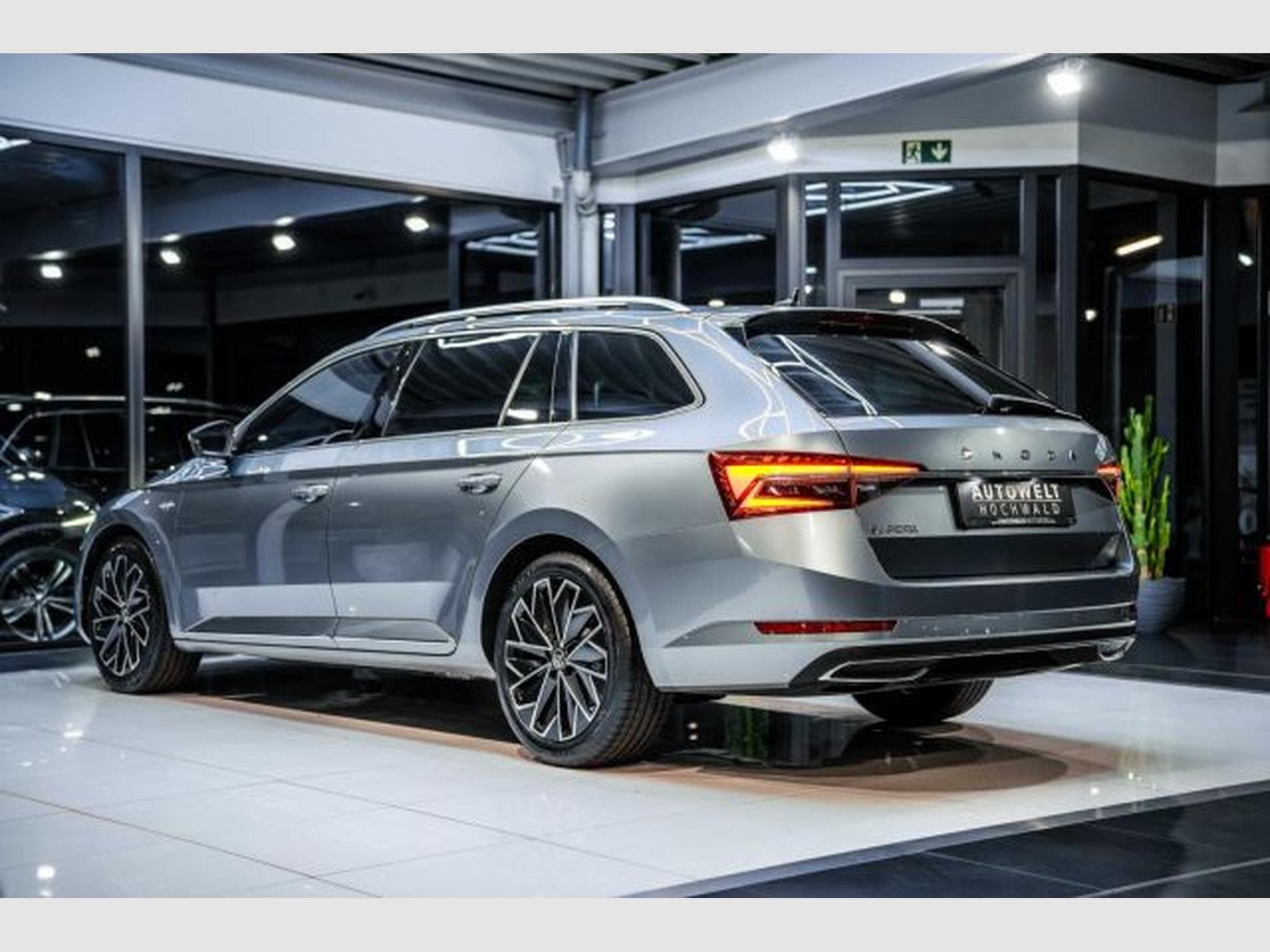 Skoda Superb Superb 2.0 TDI DSG Laurin &amp; Klement STAHZG AHK (2021) - Foto 12