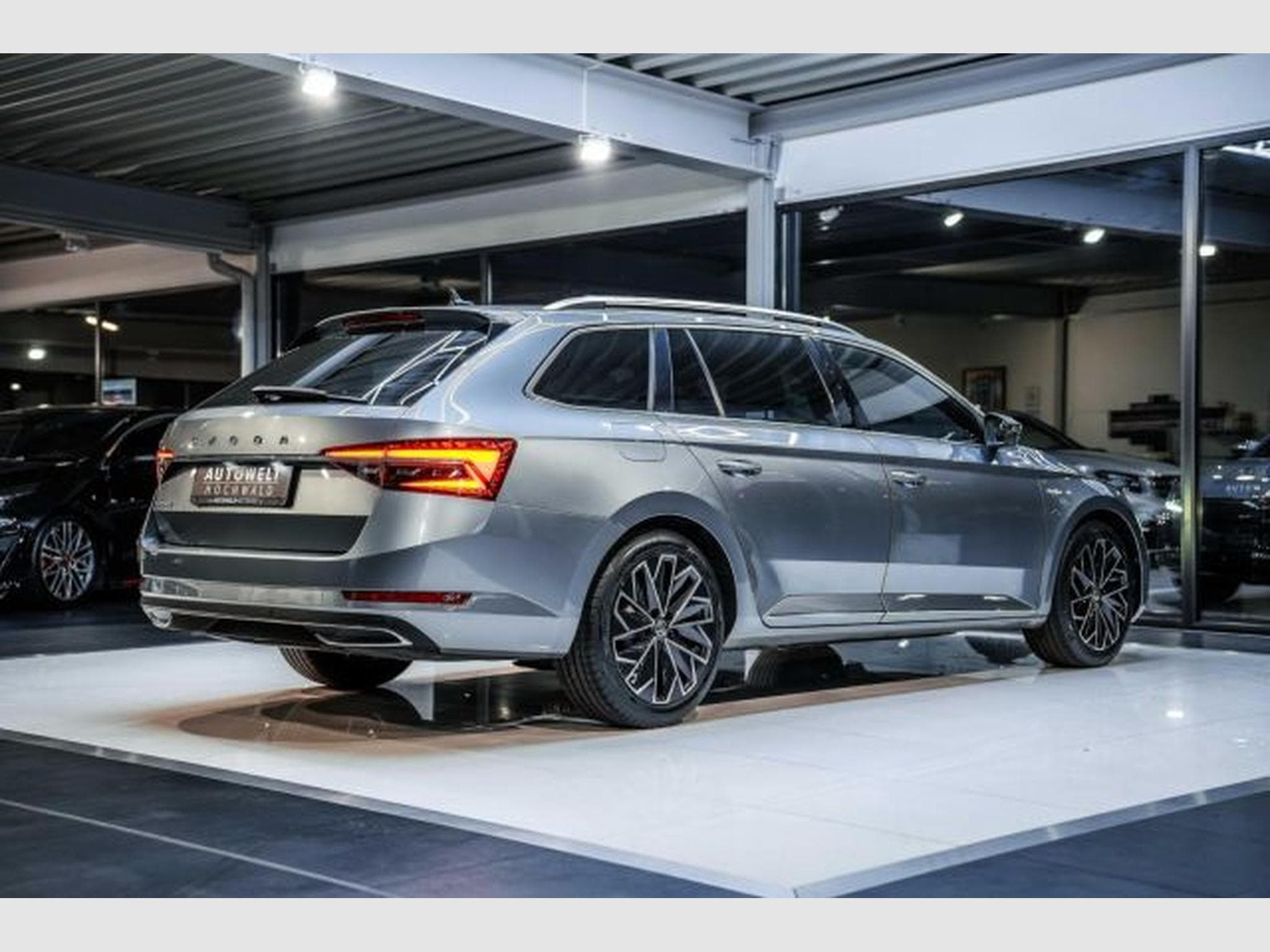 Skoda Superb Superb 2.0 TDI DSG Laurin &amp; Klement STAHZG AHK (2021) - Foto 14