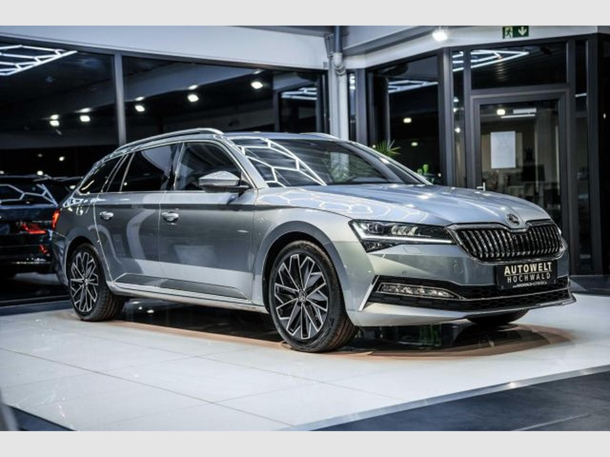 Skoda Superb Superb 2.0 TDI DSG Laurin &amp; Klement STAHZG AHK (2021) - Foto 6