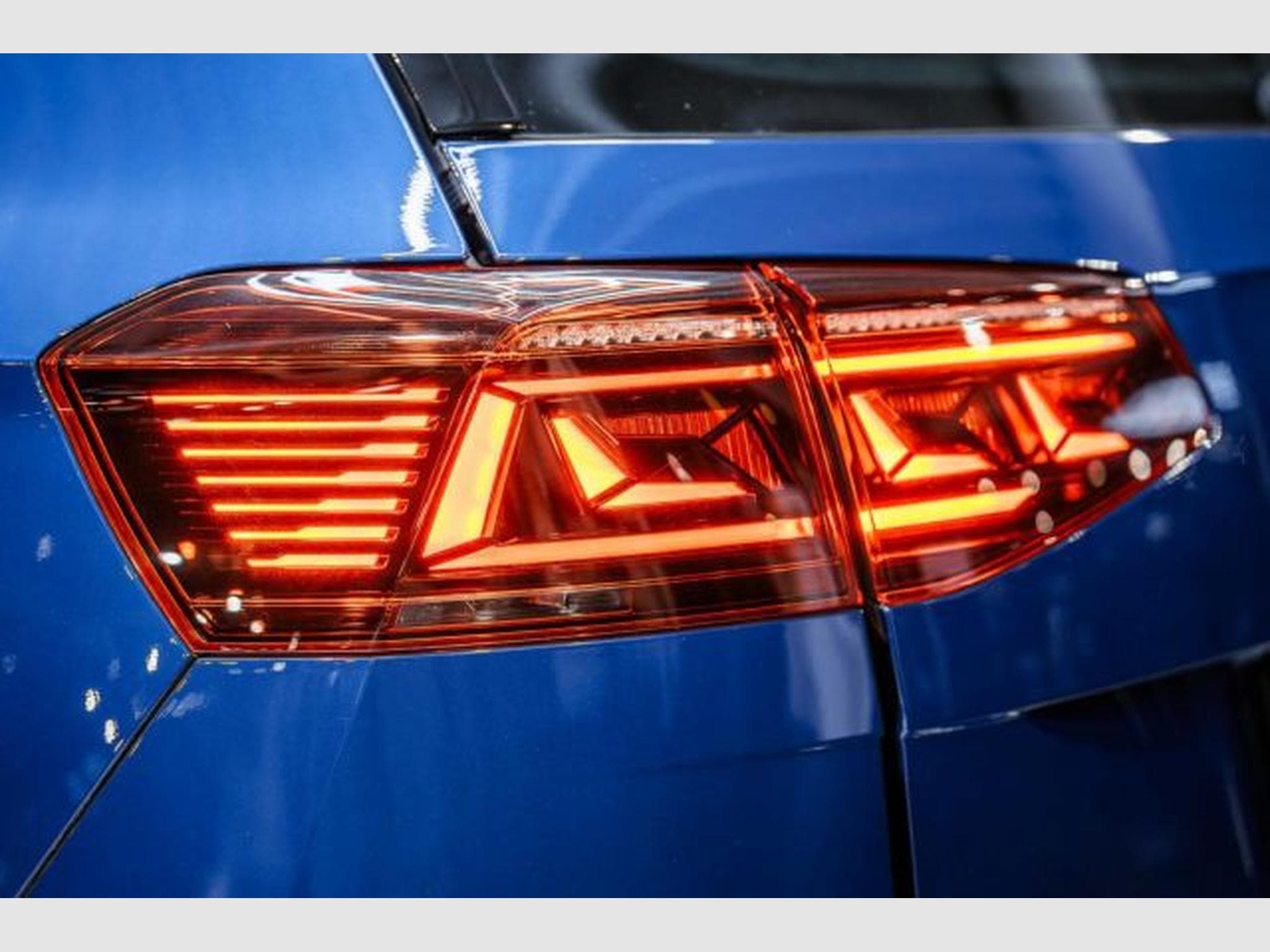 VW Passat Passat Variant 2.0 TDI DSG 3x R-Line AHK H&amp;K IQ (2023) - Foto 13