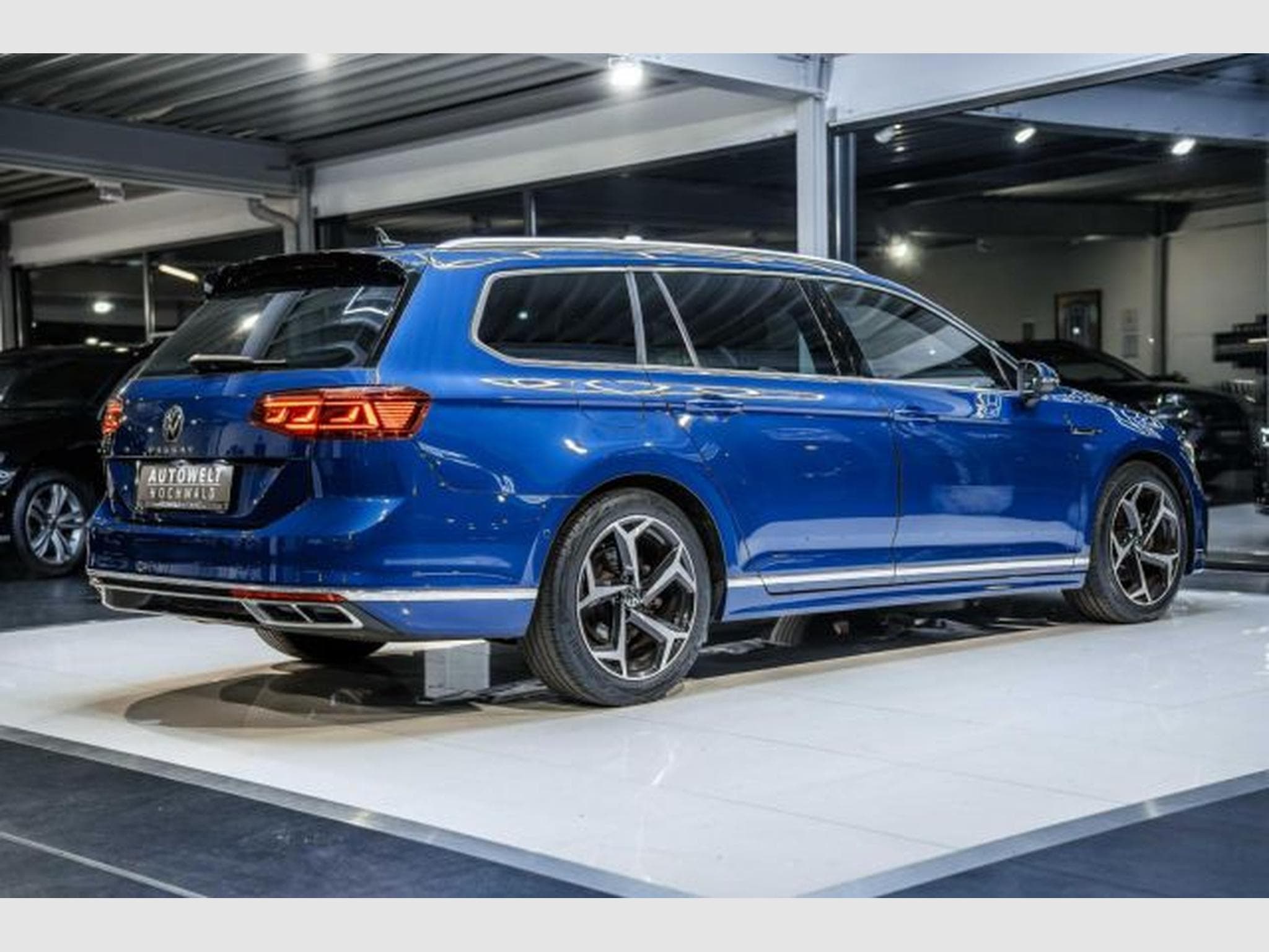 VW Passat Passat Variant 2.0 TDI DSG 3x R-Line AHK H&amp;K IQ (2023) - Foto 14