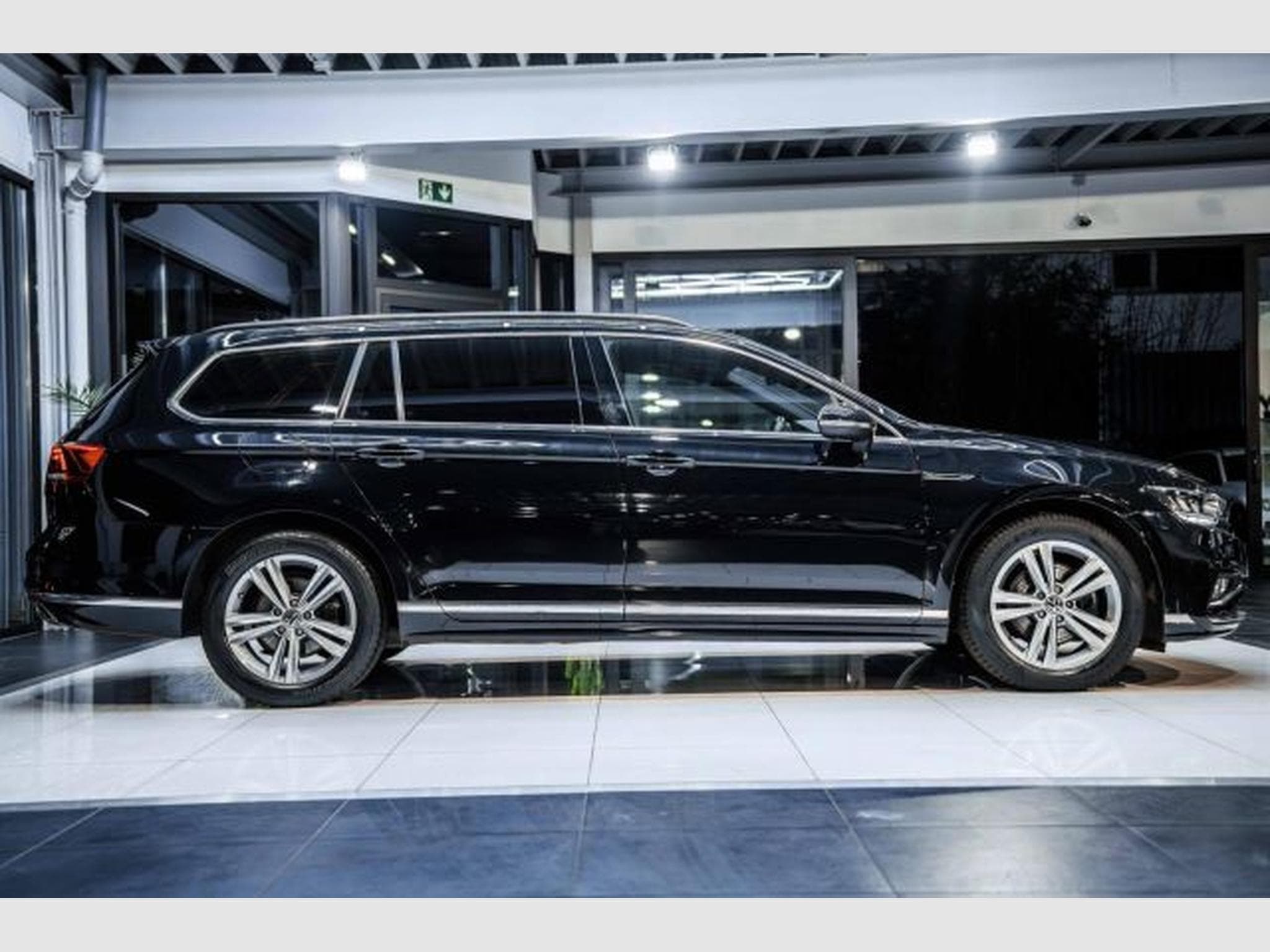 VW Passat Passat 2.0 TDI DSG 2xR-Line NAVI LED AHK RFK ACC (2023) - Photo 7