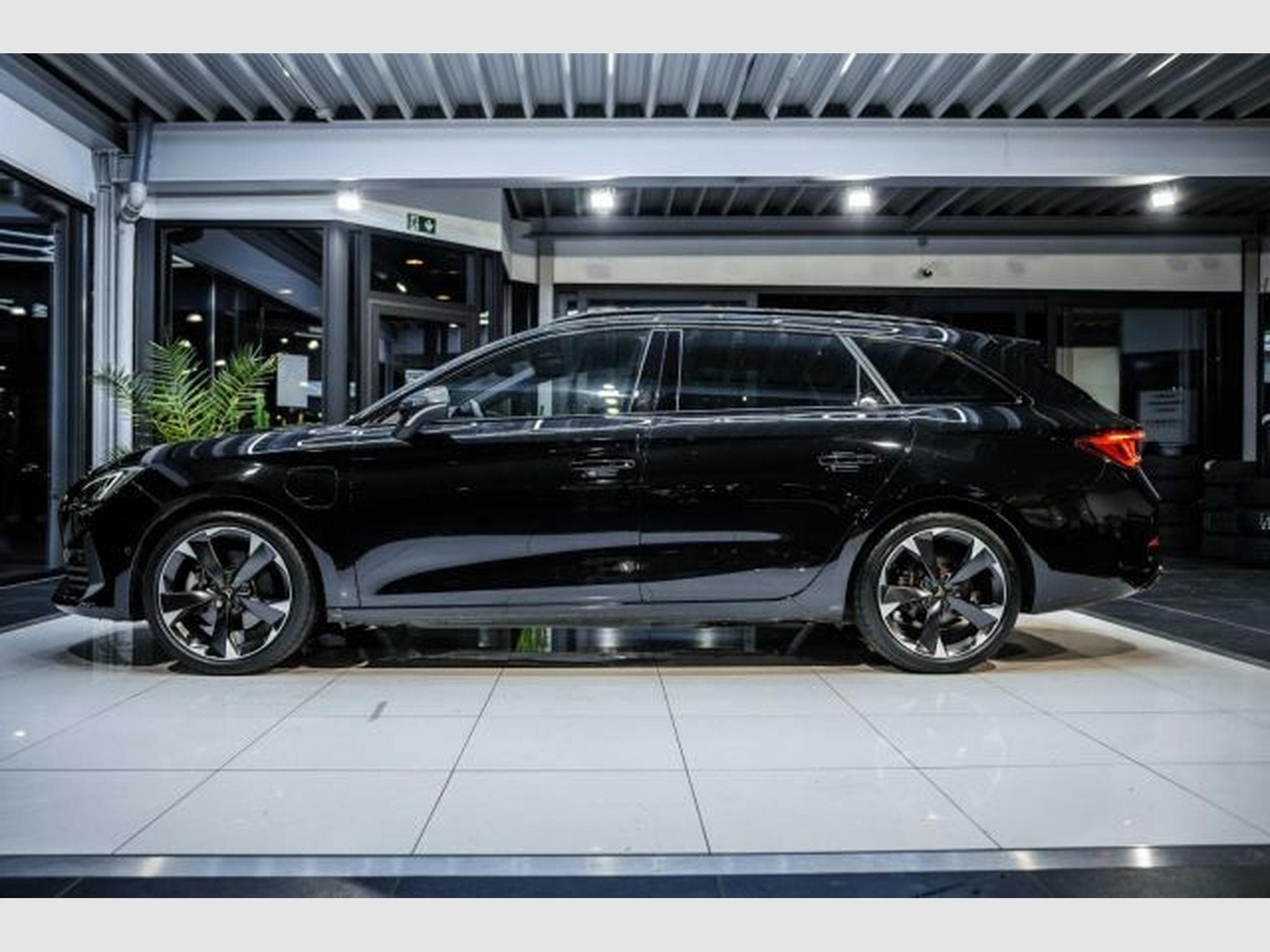 Cupra Leon Leon SP 1.4 e-Hybrid DSG NAVI RFK LED Full Link (2022) - Foto 10