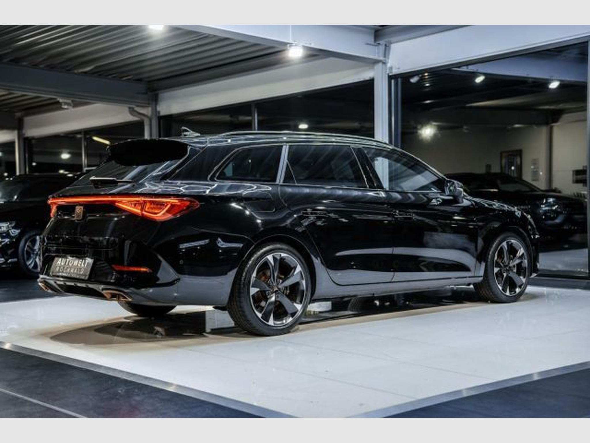 Cupra Leon Leon SP 1.4 e-Hybrid DSG NAVI RFK LED Full Link (2022) - Foto 11