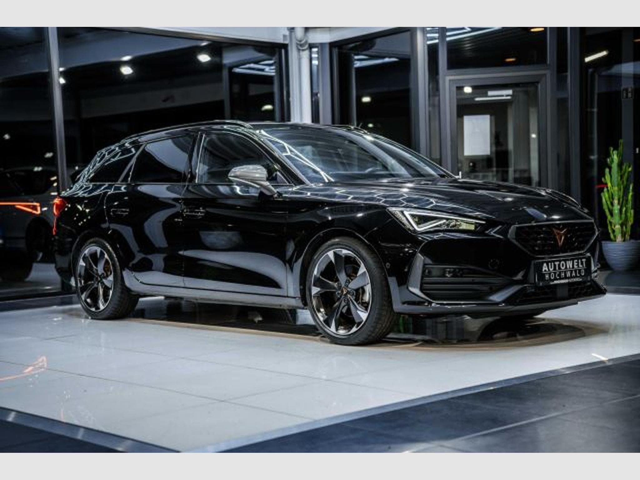 Cupra Leon Leon SP 1.4 e-Hybrid DSG NAVI RFK LED Full Link (2022) - Foto 6