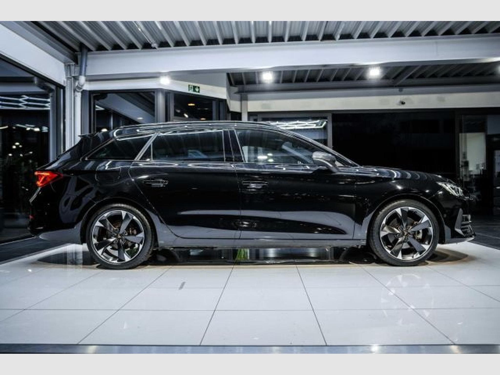 Cupra Leon Leon SP 1.4 e-Hybrid DSG NAVI RFK LED Full Link (2022) - Foto 7