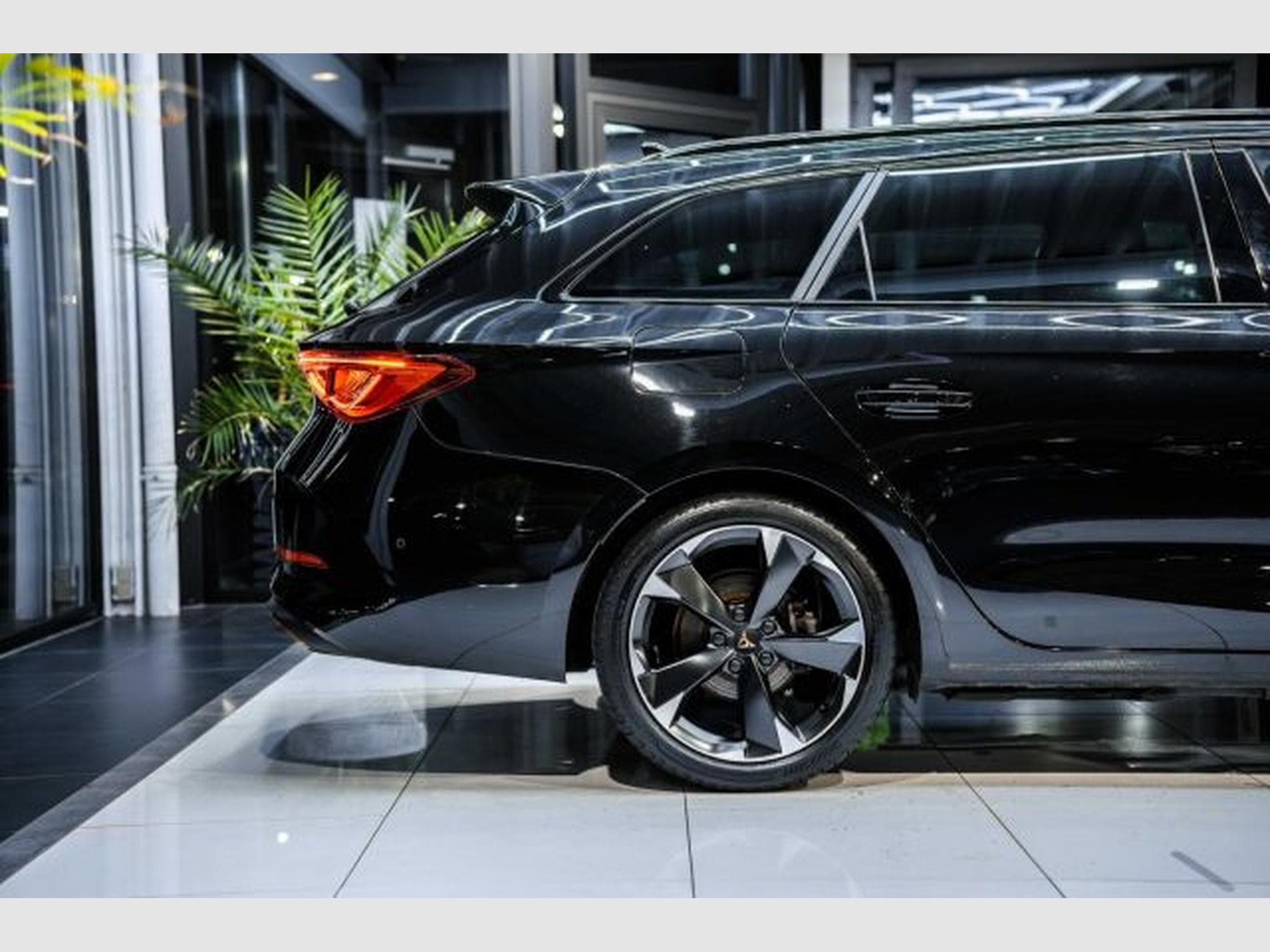 Cupra Leon Leon SP 1.4 e-Hybrid DSG NAVI RFK LED Full Link (2022) - Foto 8