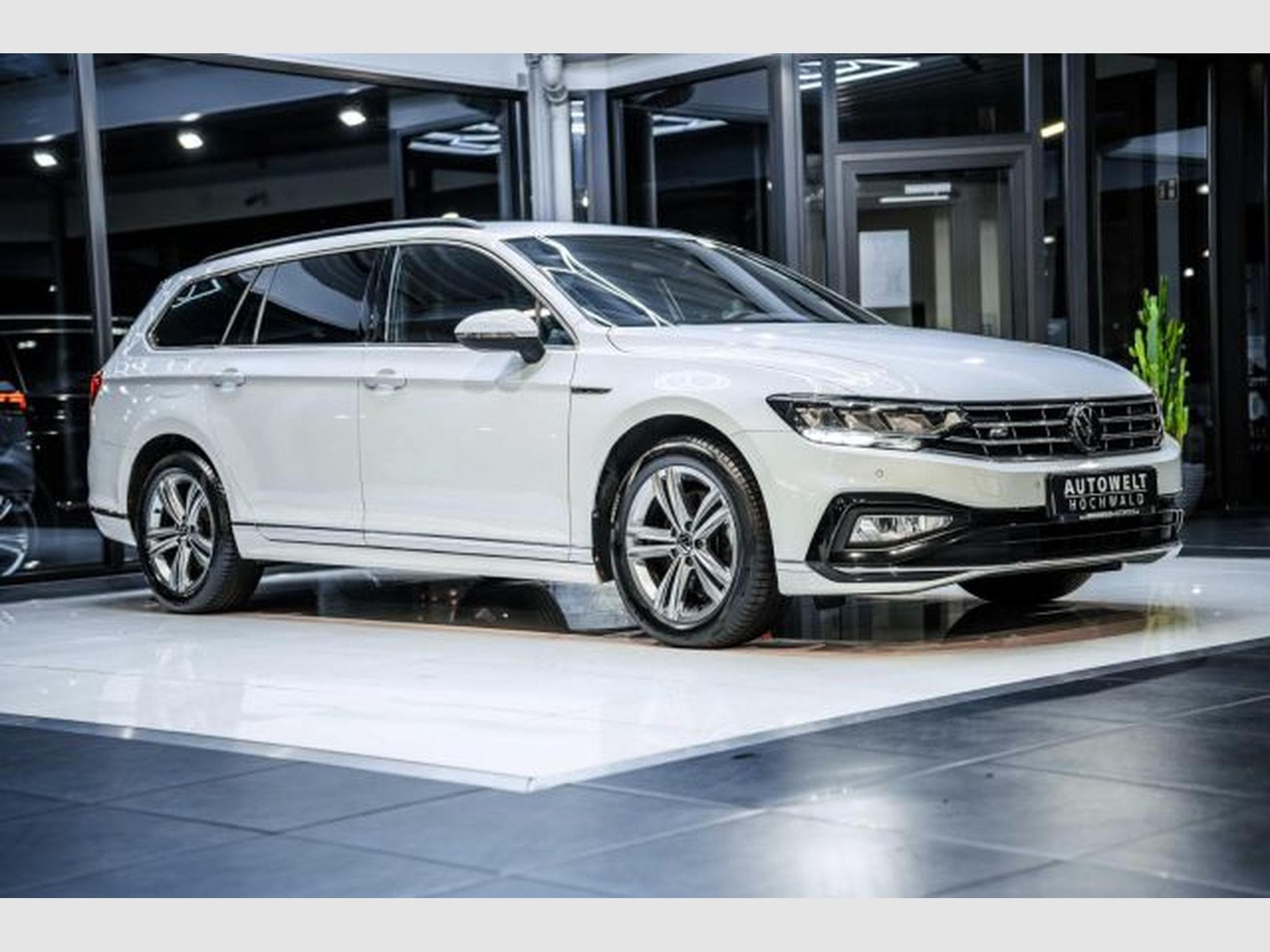 VW Passat Passat Variant 2.0 TDI DSG 2x R-Line NAVI LED (2022) - Photo 6