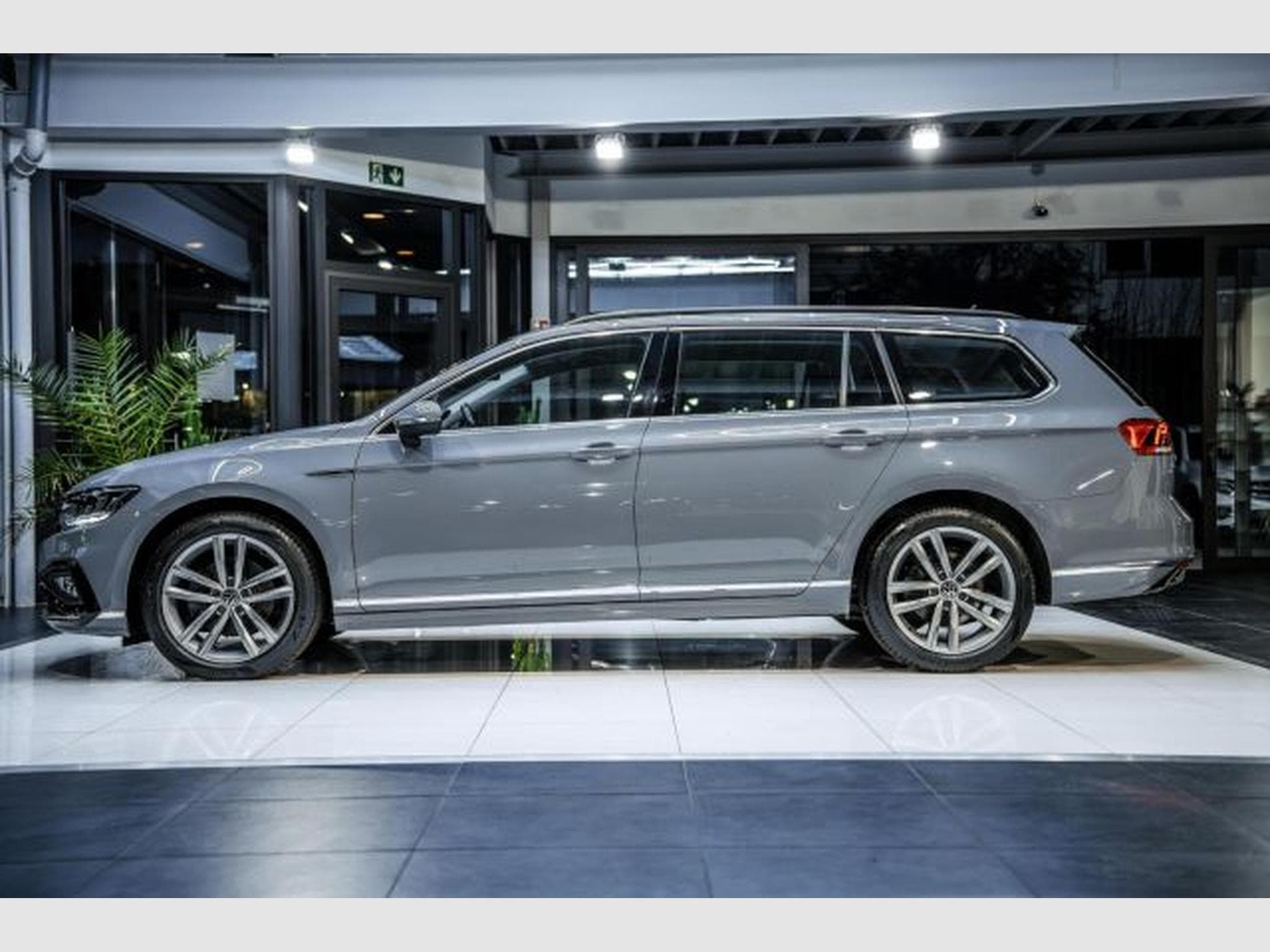 VW Passat Passat 2.0 TDI R-Line NAVI LED RFK ACC SHZG PDC (2022) - Photo 10