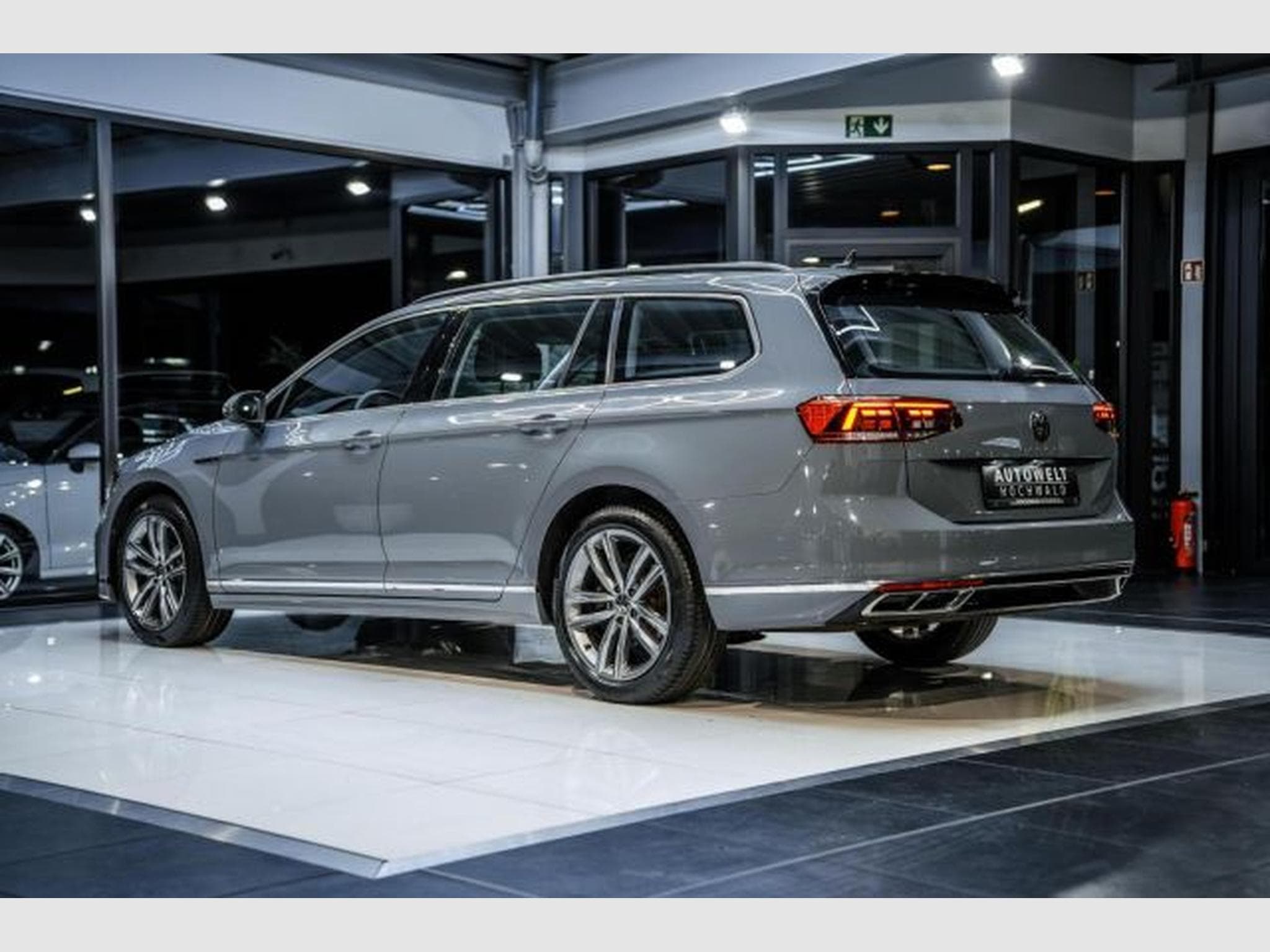 VW Passat Passat 2.0 TDI R-Line NAVI LED RFK ACC SHZG PDC (2022) - Photo 13