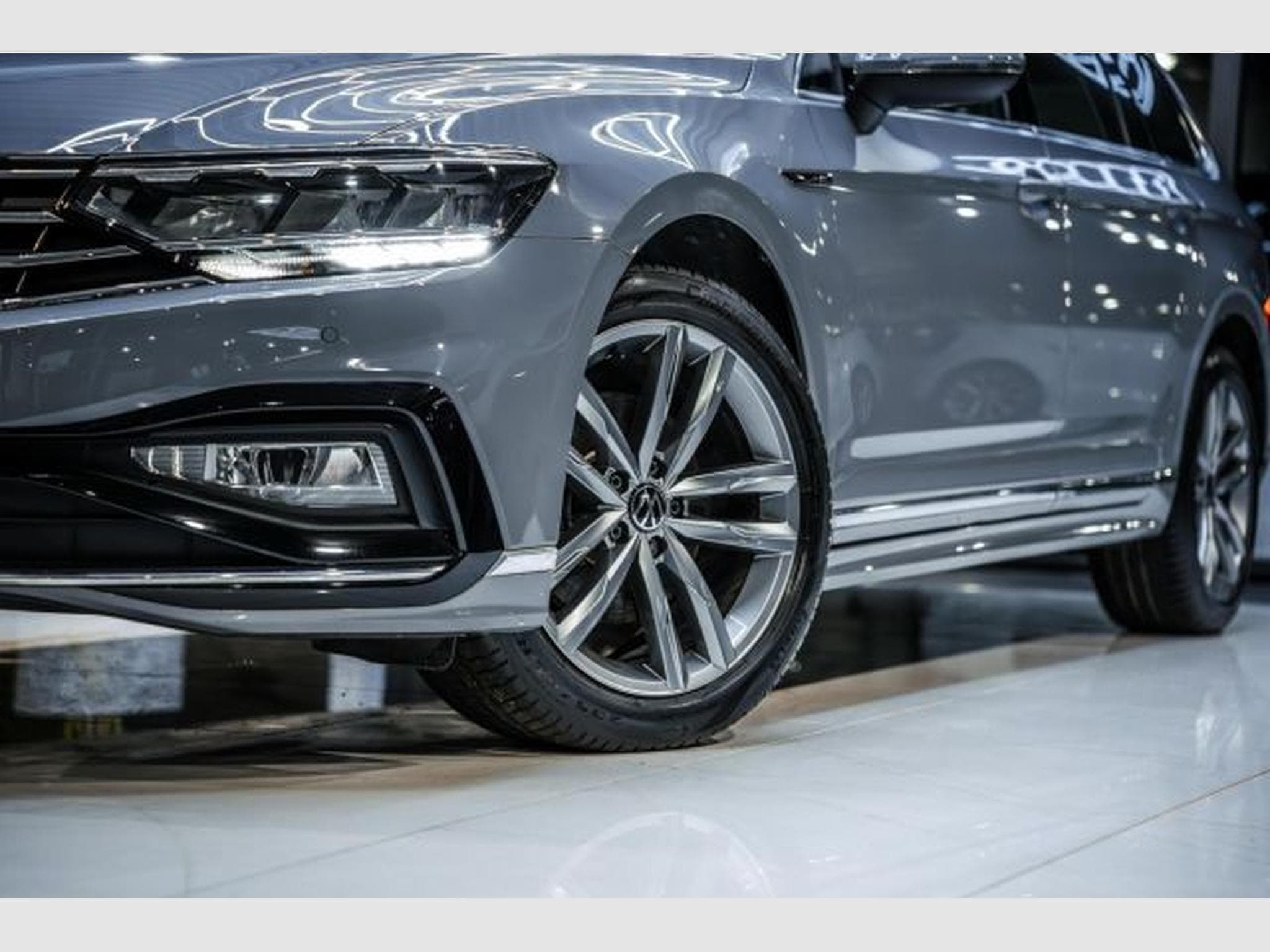 VW Passat Passat 2.0 TDI R-Line NAVI LED RFK ACC SHZG PDC (2022) - Photo 3